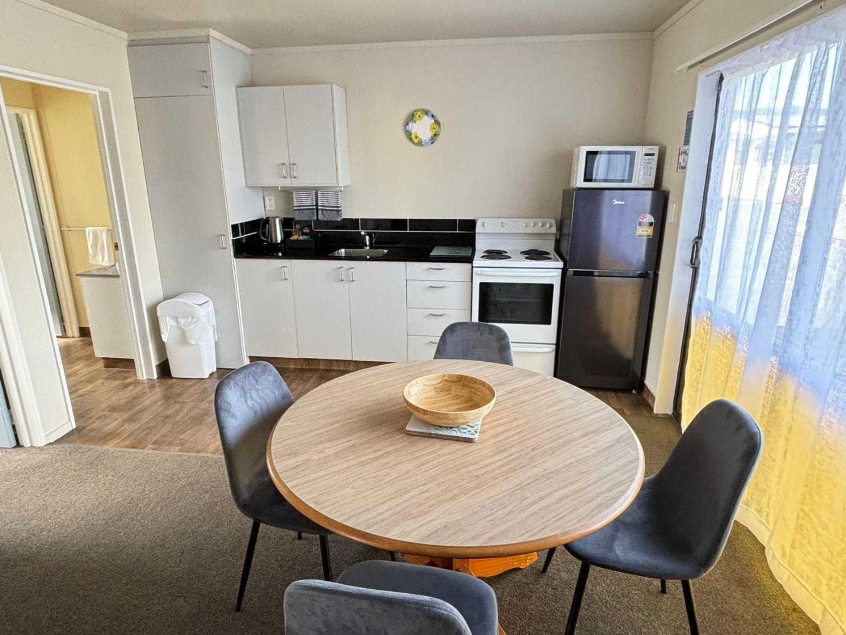 Large Two-Bedroom Apartment - Photo 8
