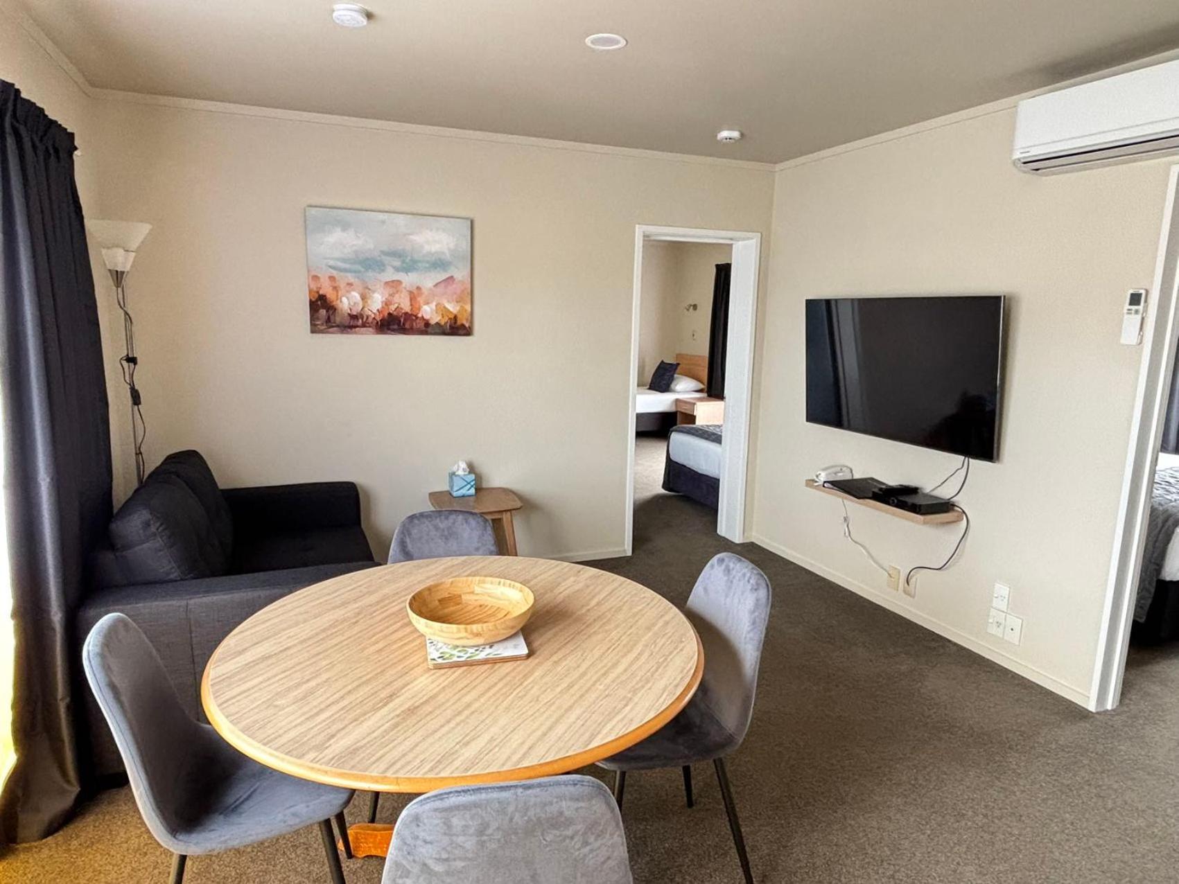 Large Two-Bedroom Apartment - Photo 3