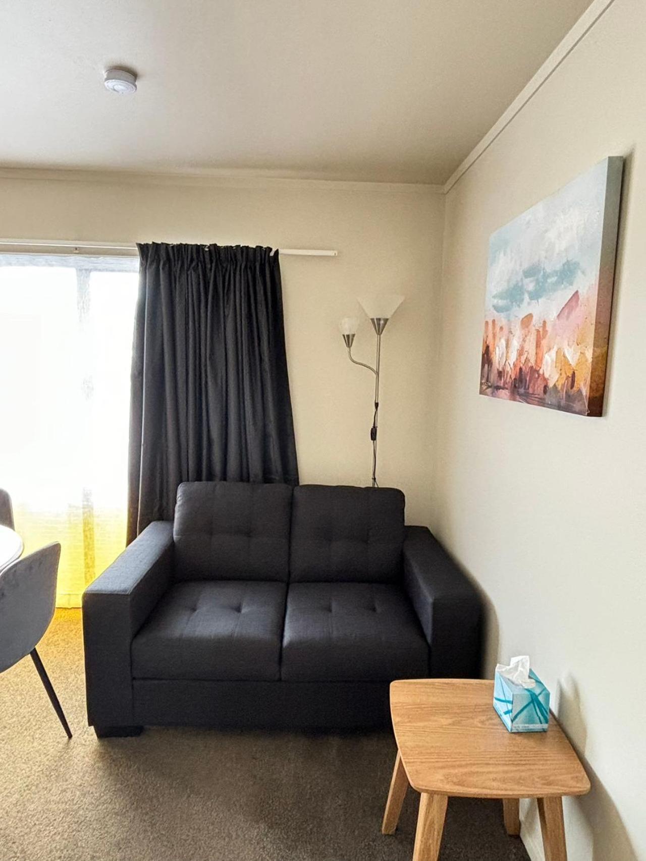 Large Two-Bedroom Apartment - Photo 2