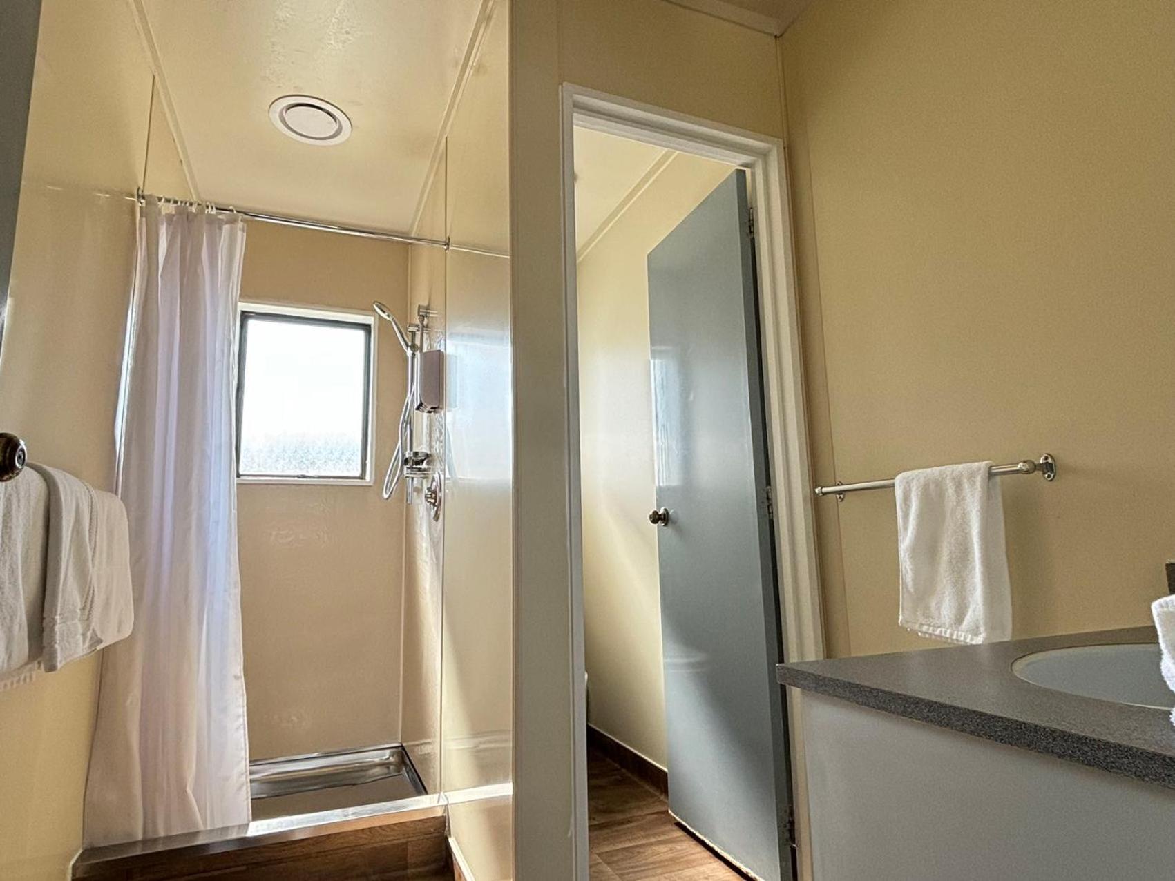 Large Two-Bedroom Apartment - Photo 9