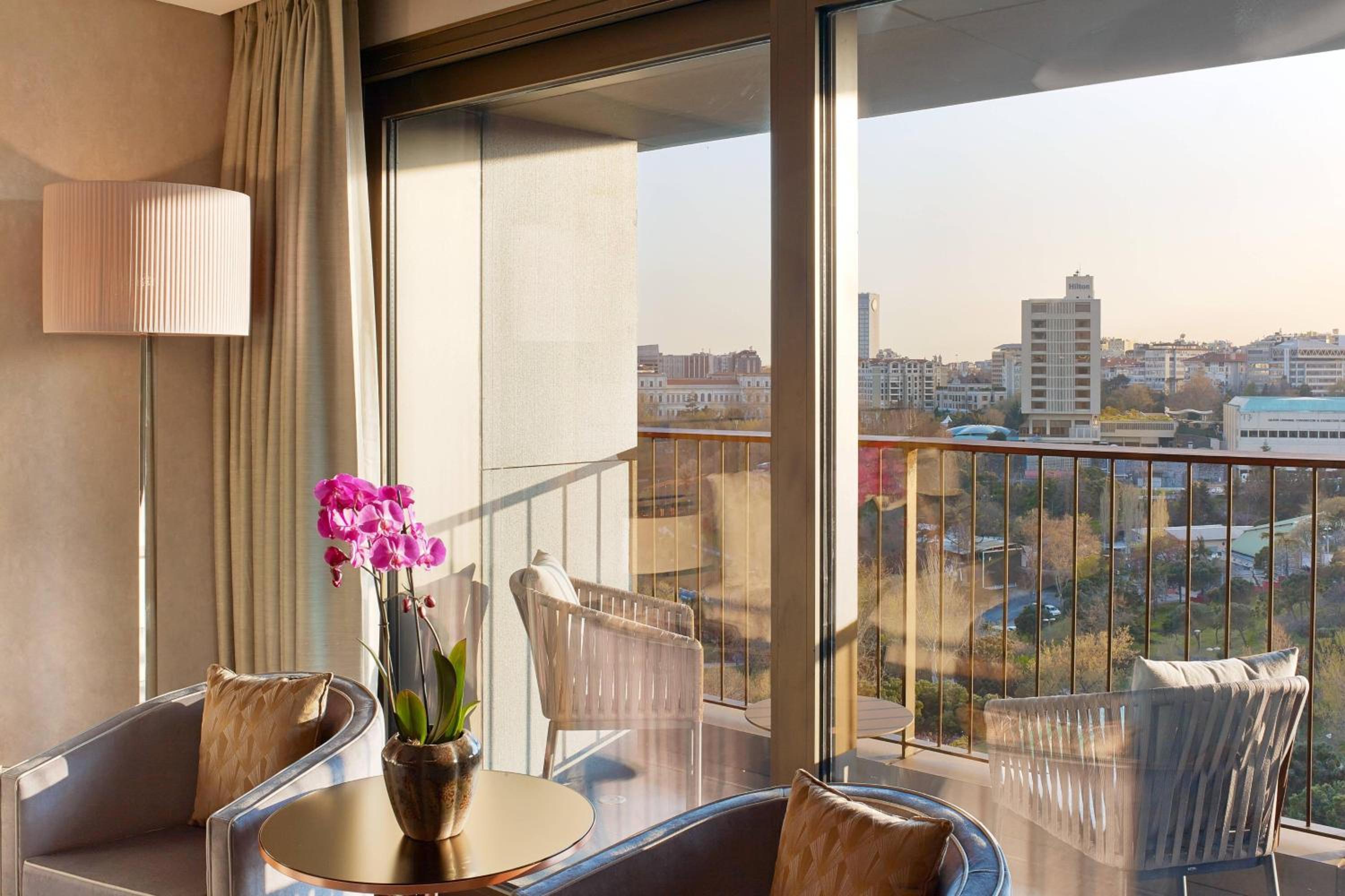 Grand Deluxe Room with Macka Park View and  Balcony (St. Regis Butler Service) thumbnail 5