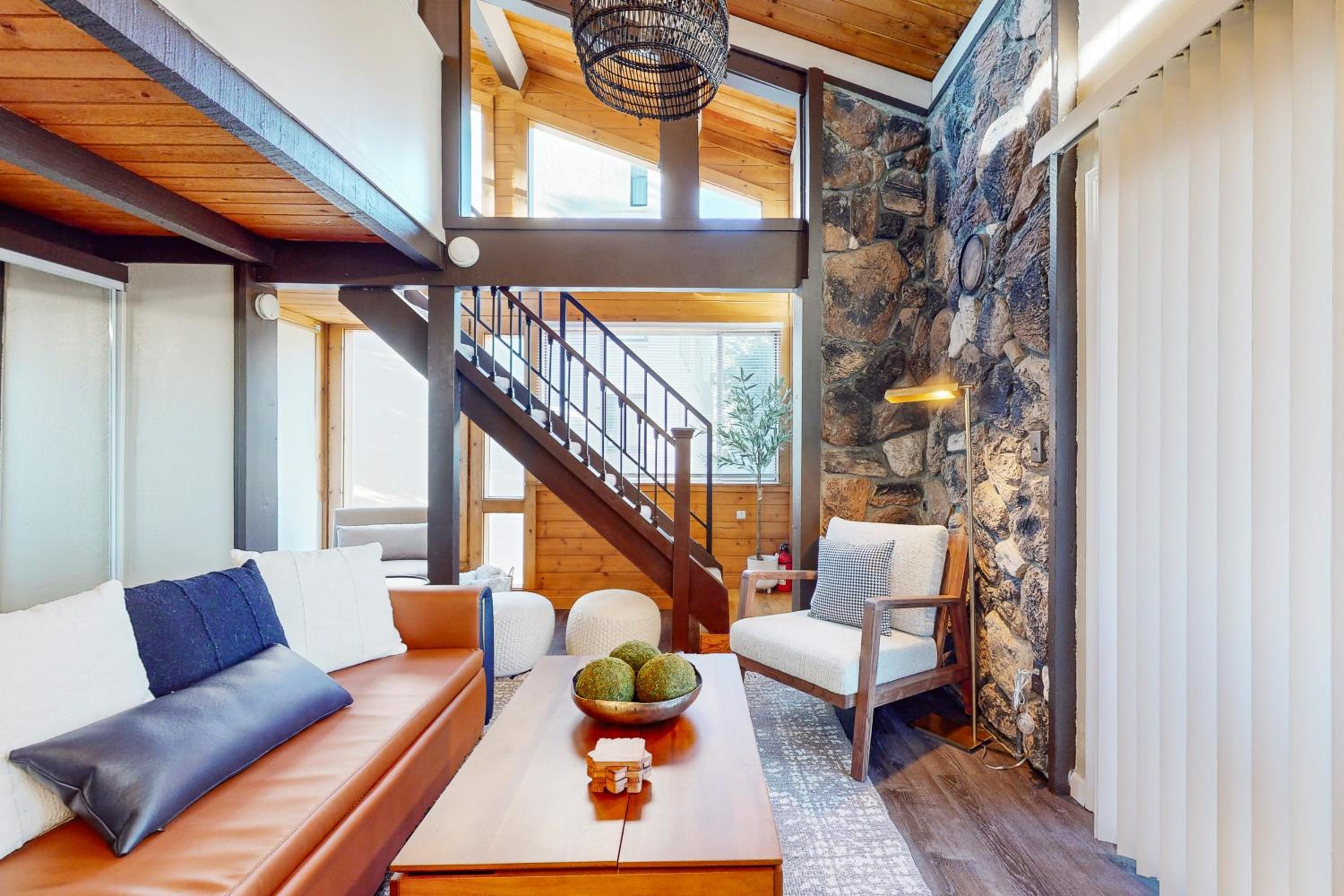 One-Bedroom Loft Apartment with Balcony photo 1