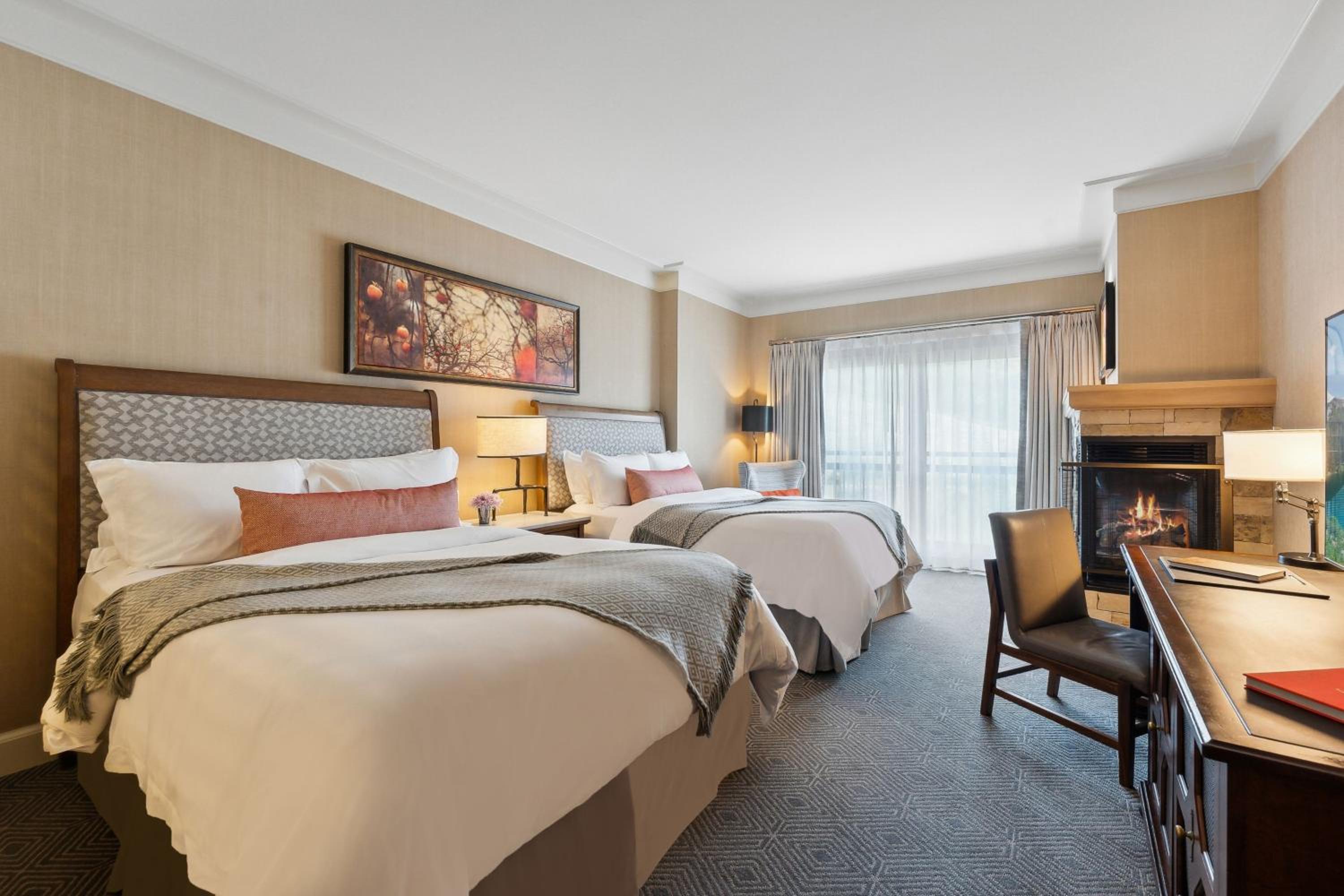 Deluxe Queen Room with Two Queen Beds, Valley View and Roll-in Shower - Mobility and Hearing Accessible