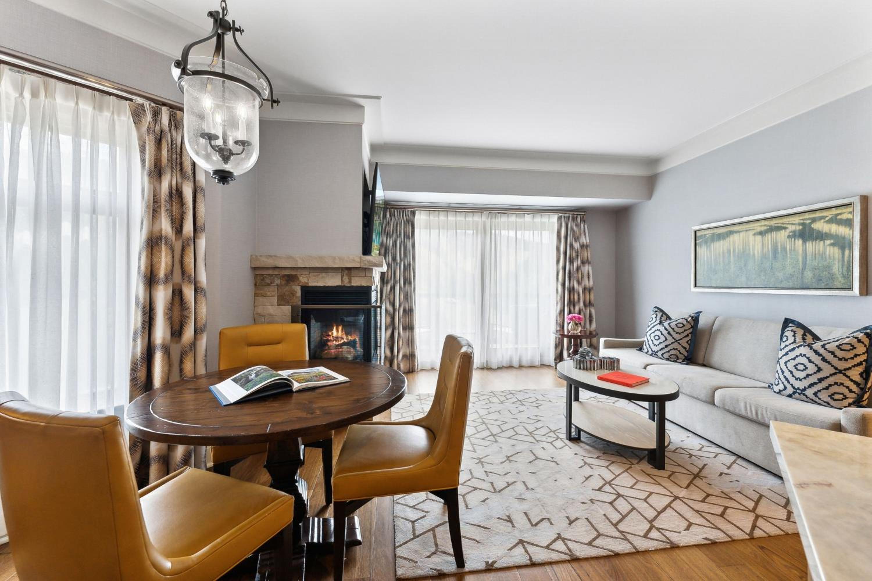 Astor Suite, 1 Bedroom Suite, 1 King, Corner view