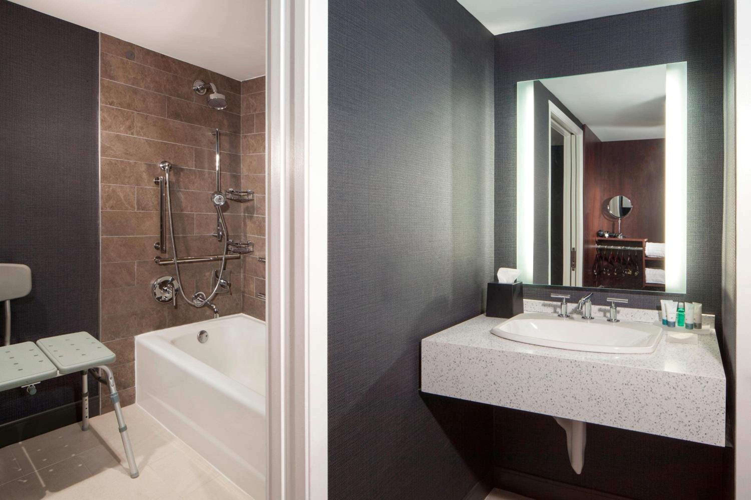 King Room with Adapted Tub - Mobility and Hearing Accessible - Photo 6