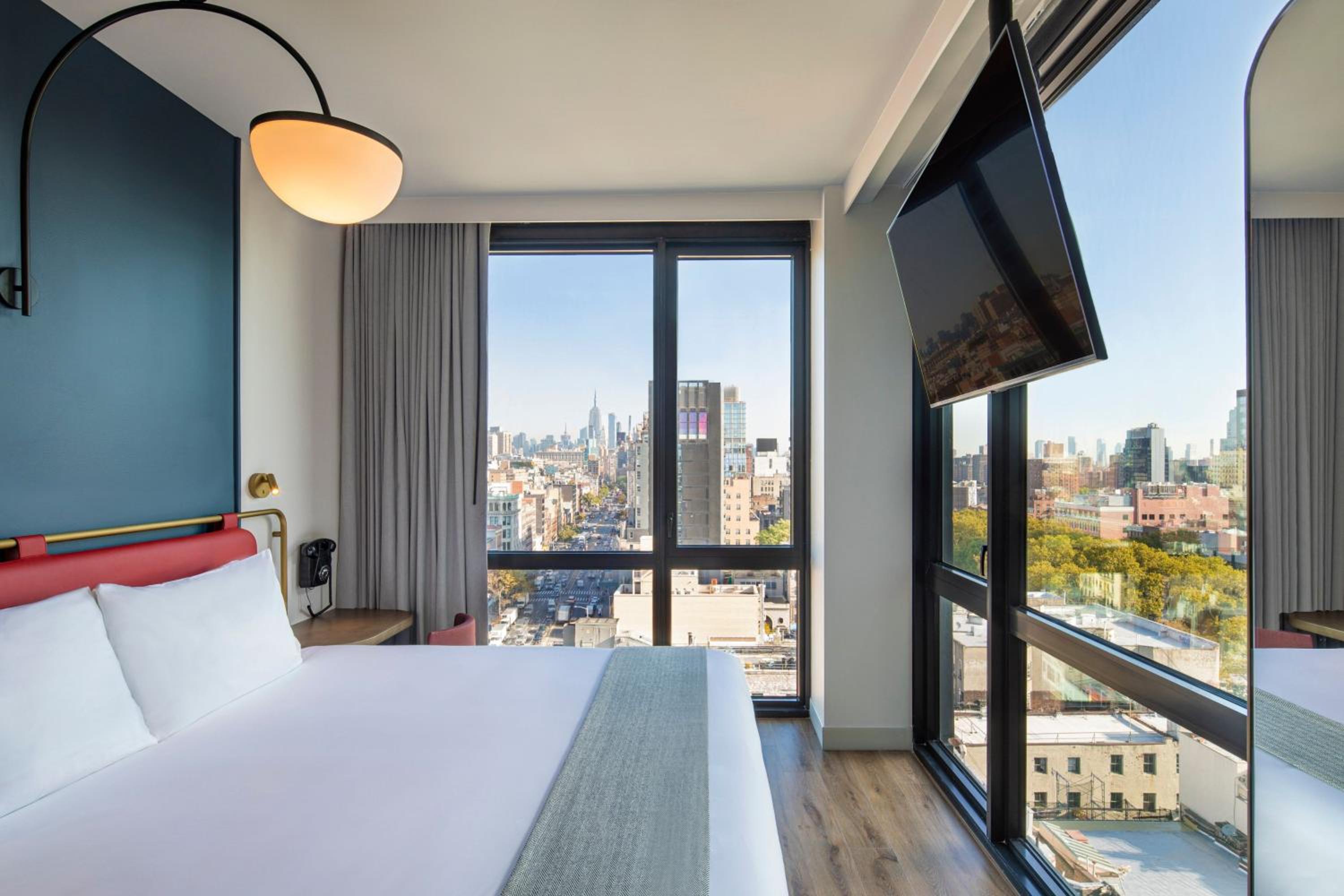 Corner King Room