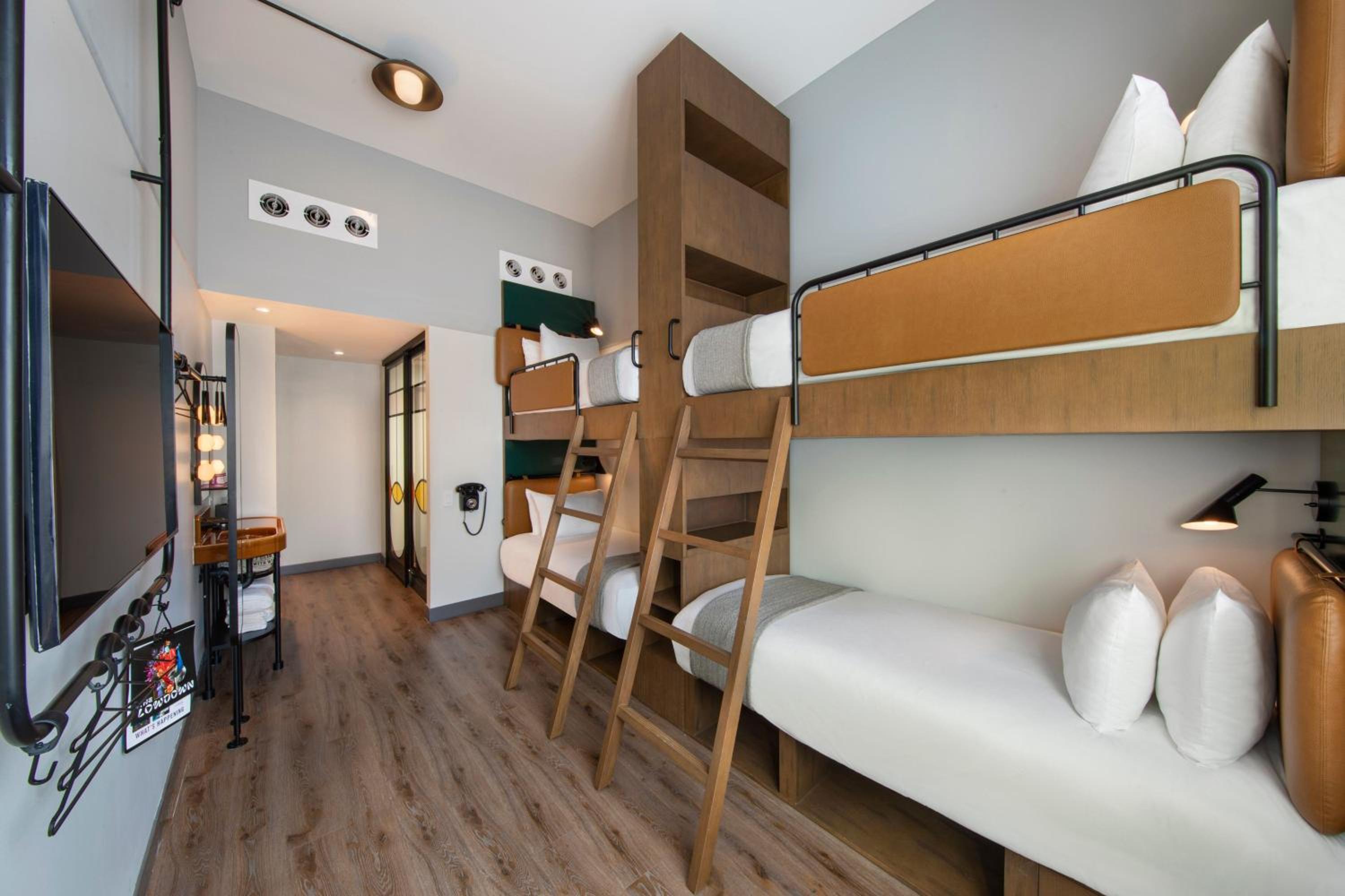 Guest Room with 2 Bunk Beds