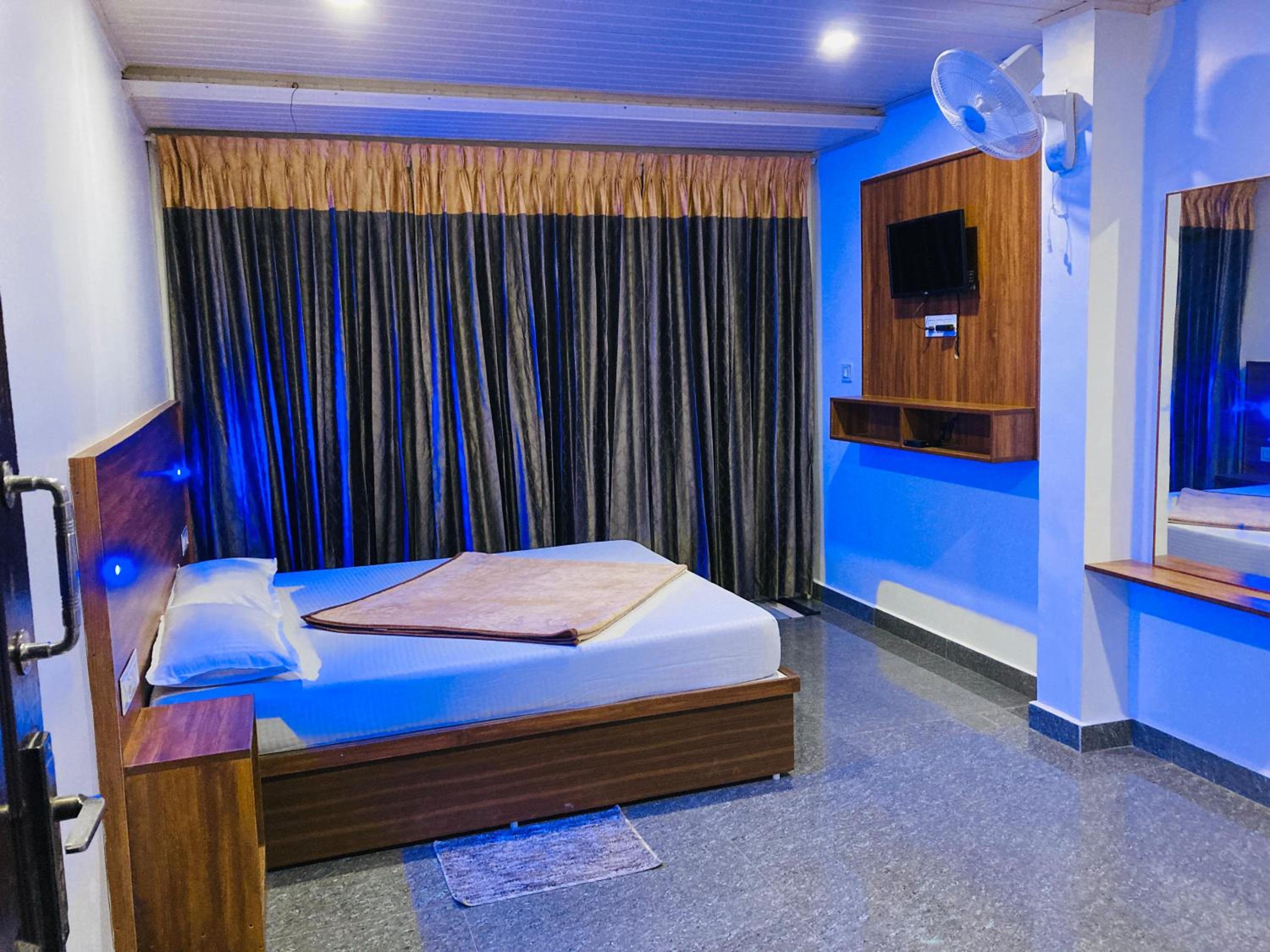 Budget Double Room photo 3