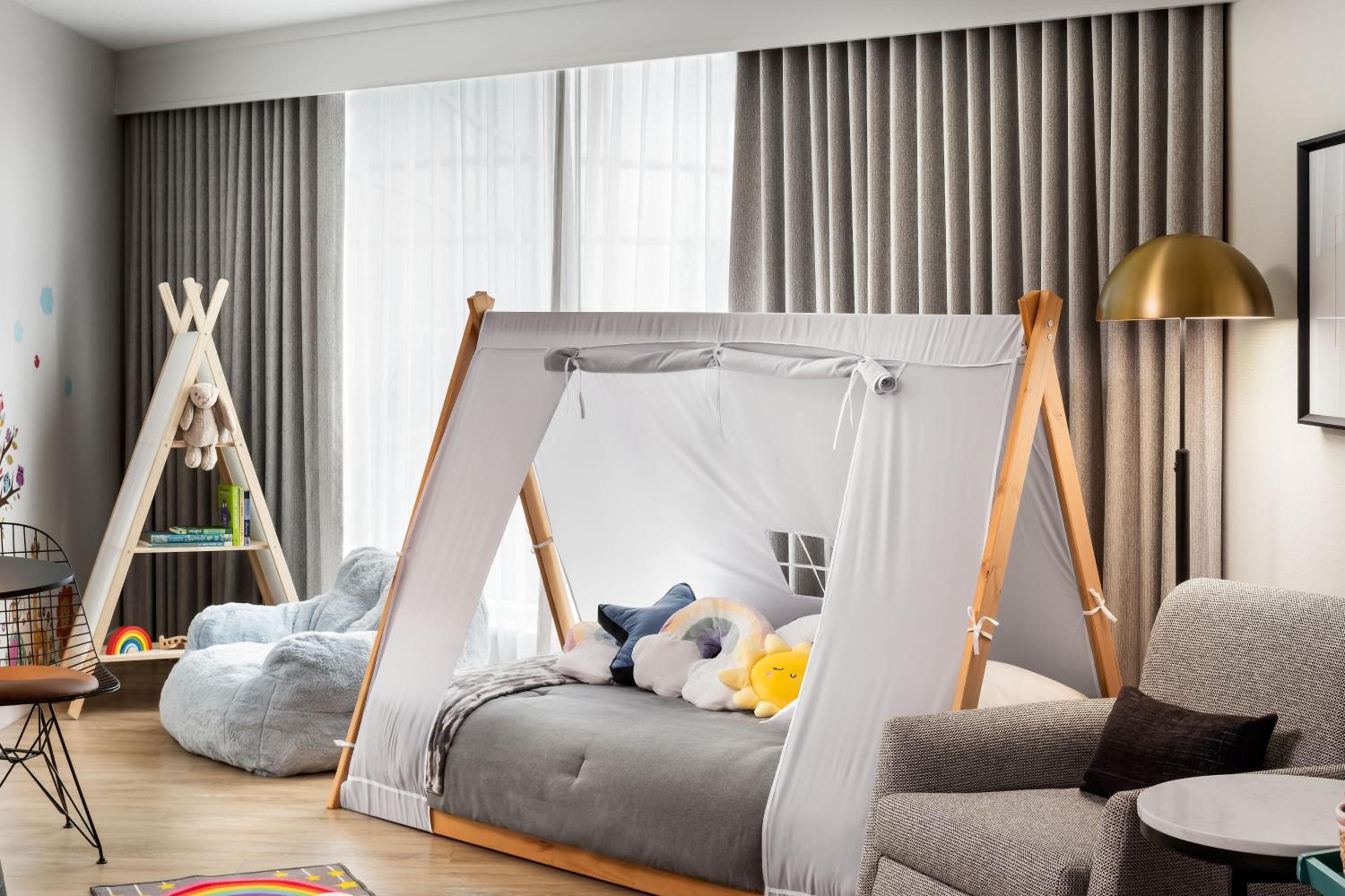 Traditional, Guest room, 1 King thumbnail 6