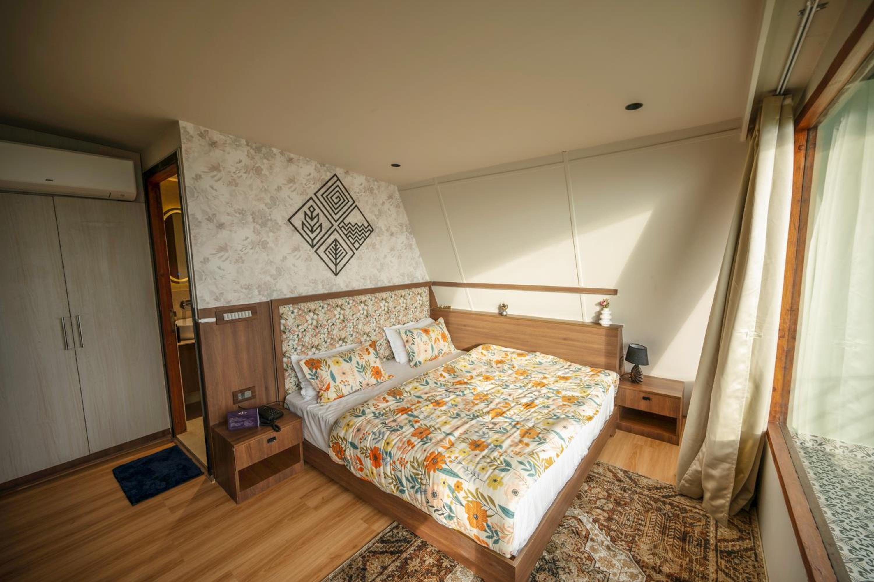 Three-Bedroom Suite photo 2