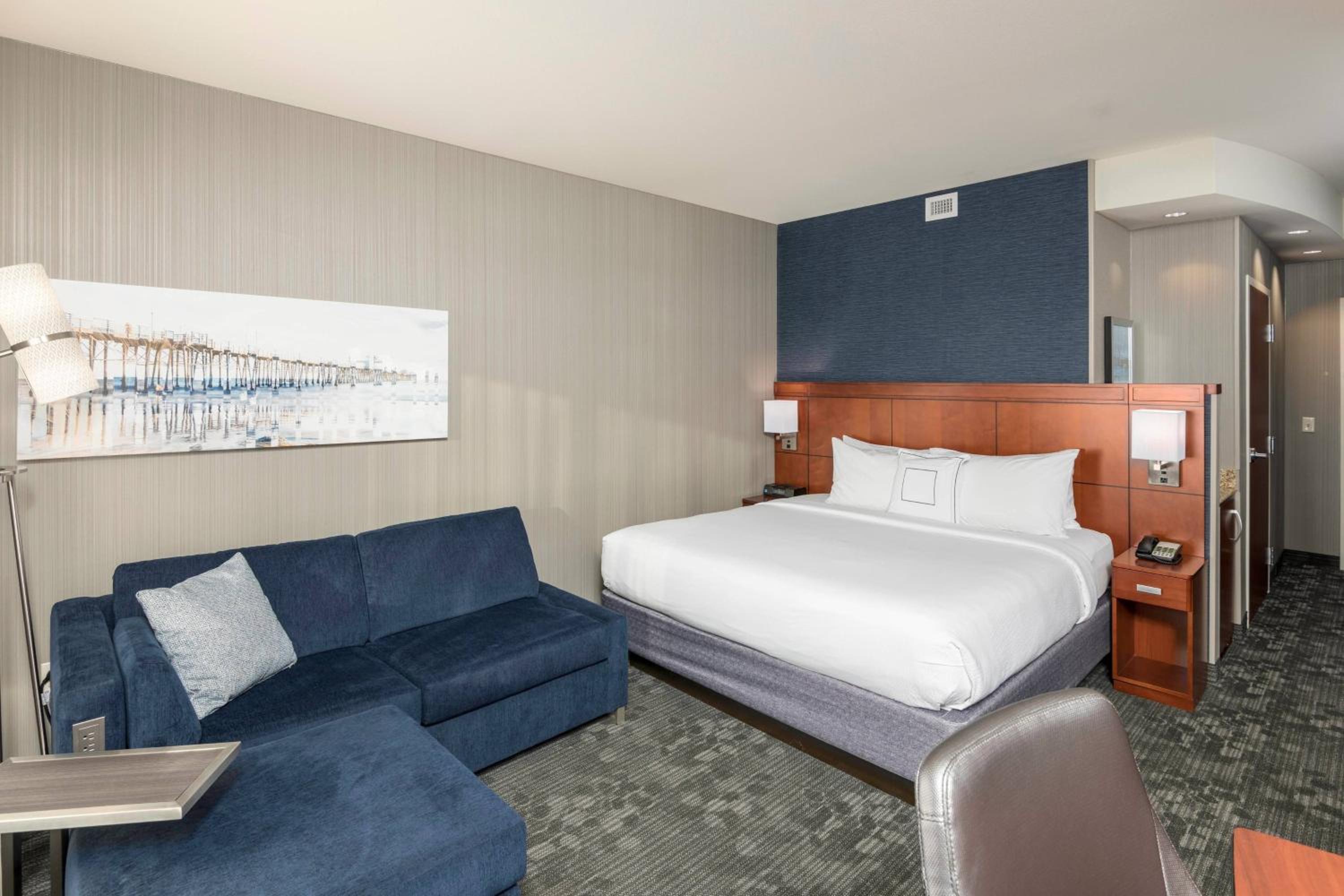 King Room with Sofa Bed - Hearing Accessible - Photo 9