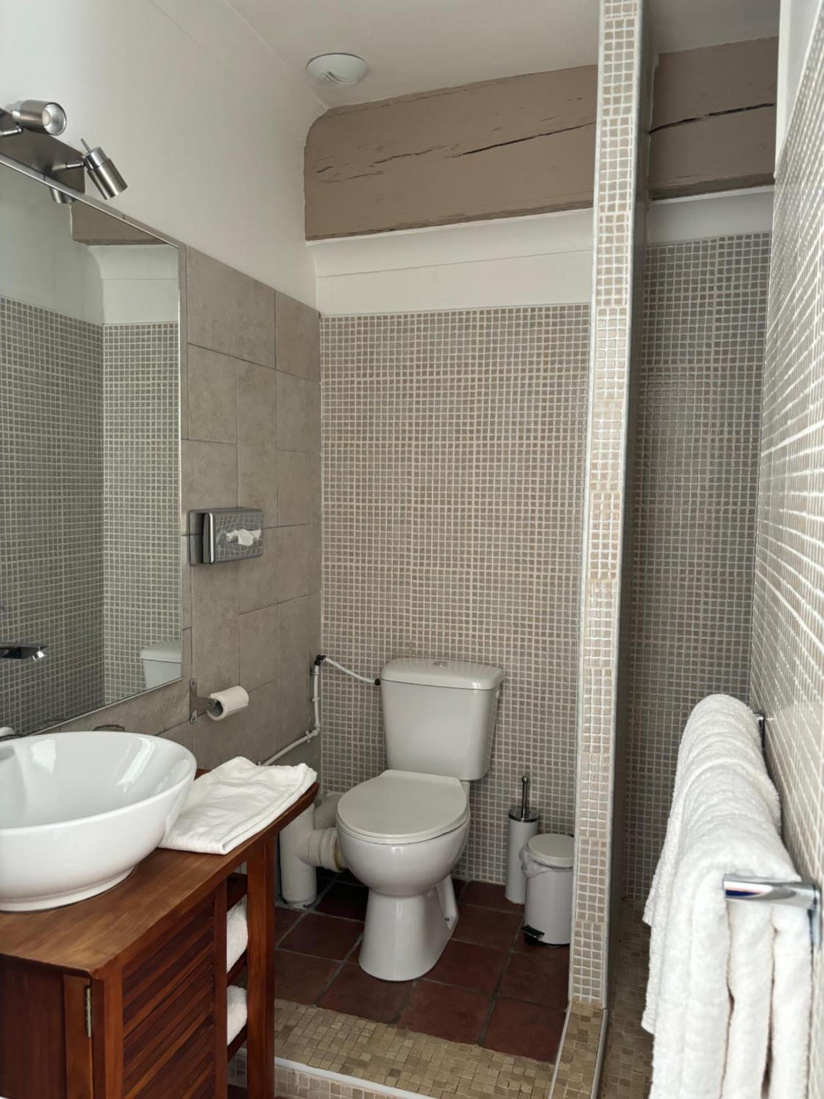 Queen Room with Pool View photo 2