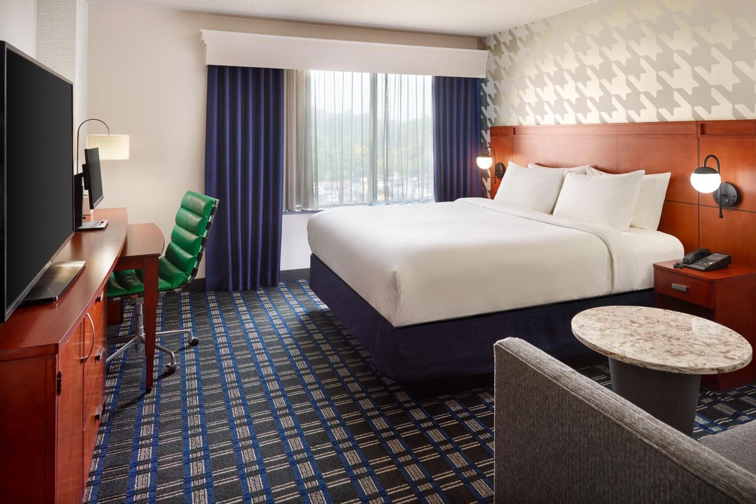 Deluxe King Room - Photo 5