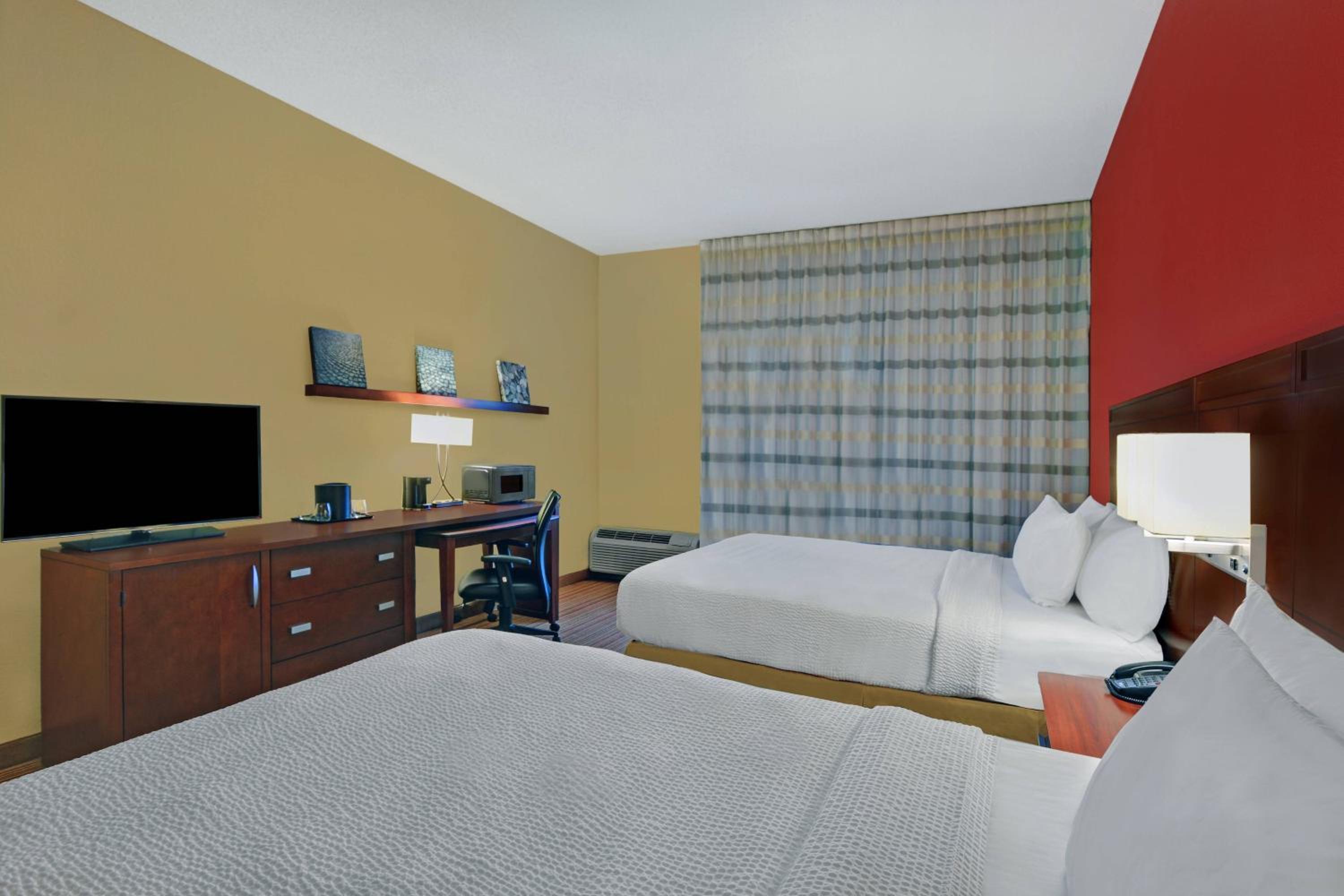 Queen Room with Two Queen Beds and Adapted Tub - Mobility and Hearing Accessible photo 1