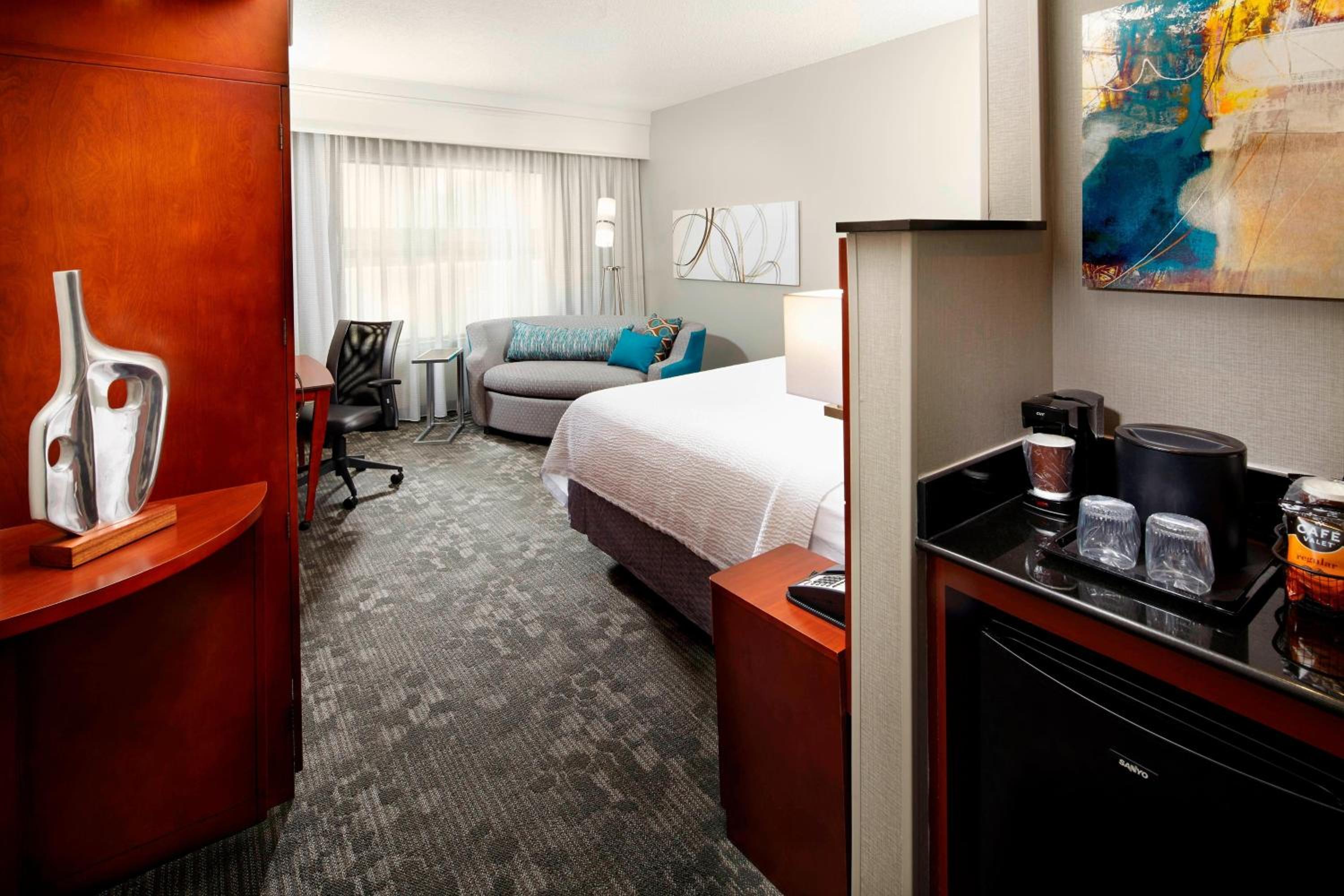 King Room - Non-Smoking - Photo 1