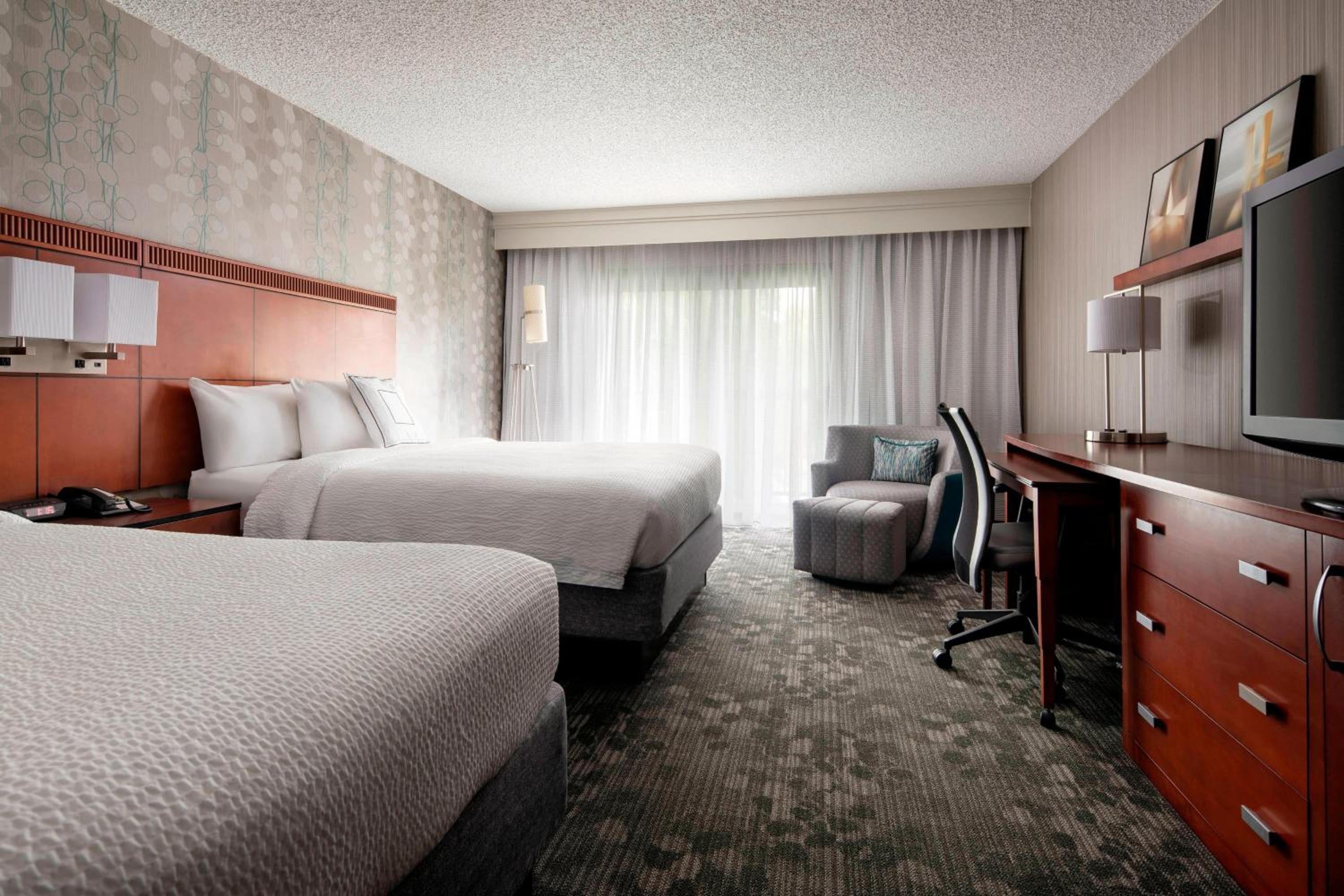 Queen Room with Two Queen Beds - Photo 1