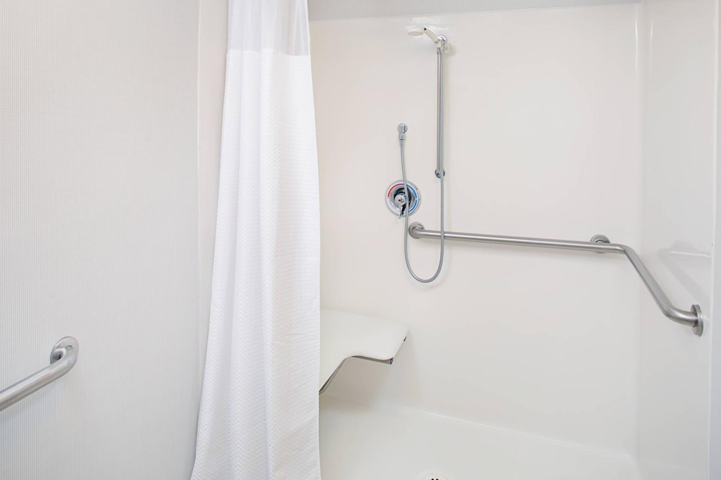 King Room with Transfer Shower - Mobility and Hearing Accessible - Photo 1