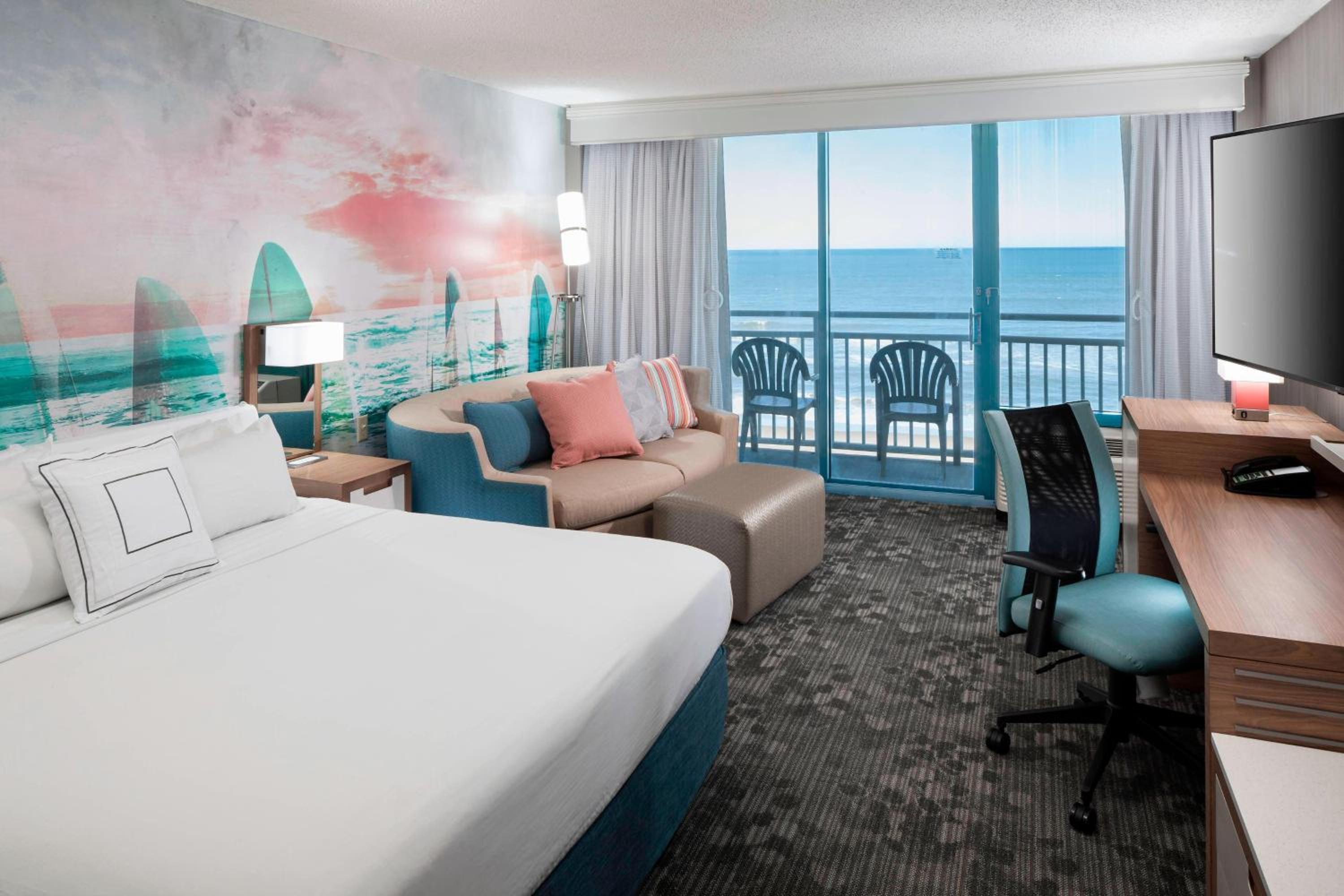 High Floor, Guest room, 1 King, Sofa bed, Ocean view photo 1
