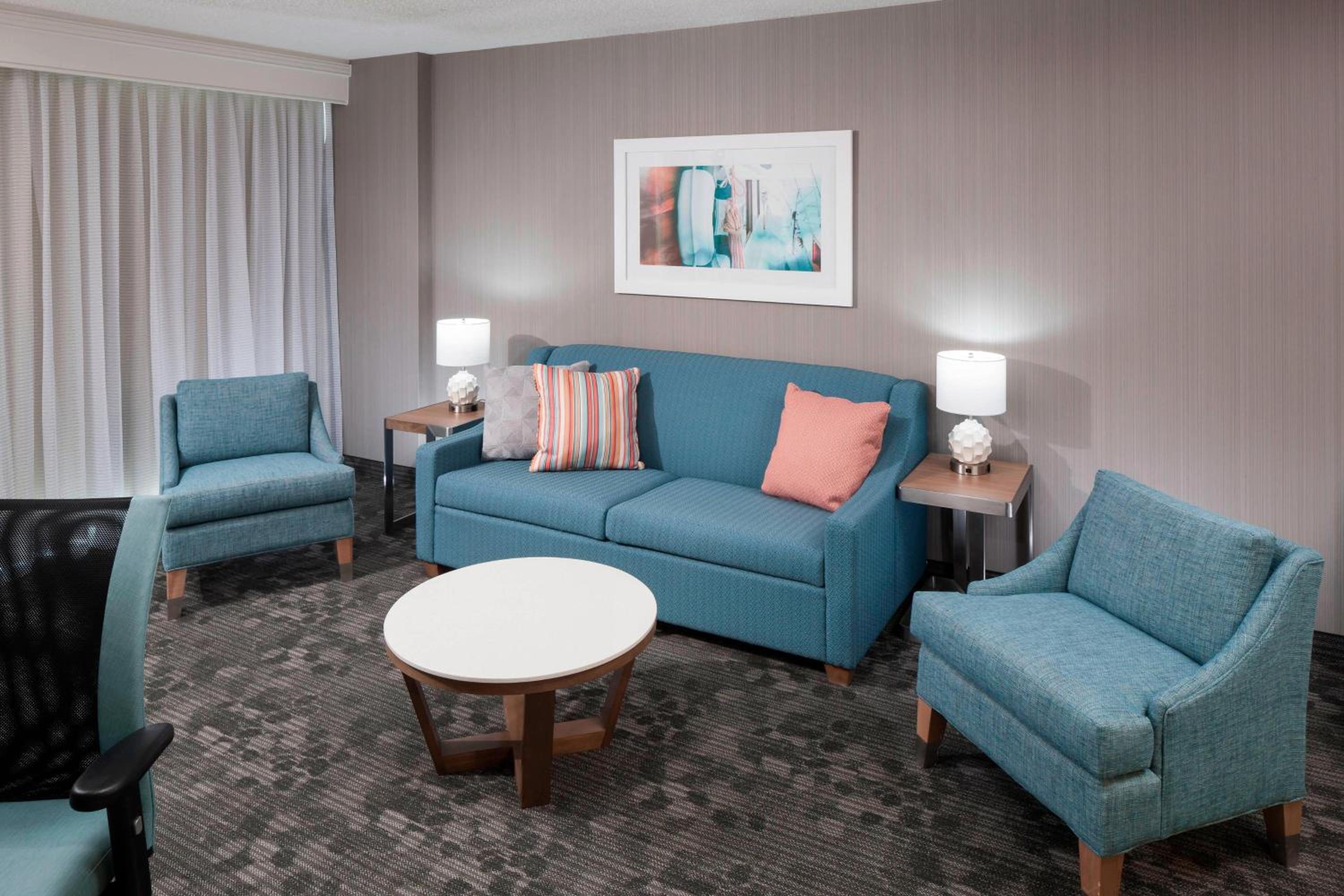 One-Bedroom King Center Suite, Sofa Bed, Balconies, Oceanfront View - Photo 1