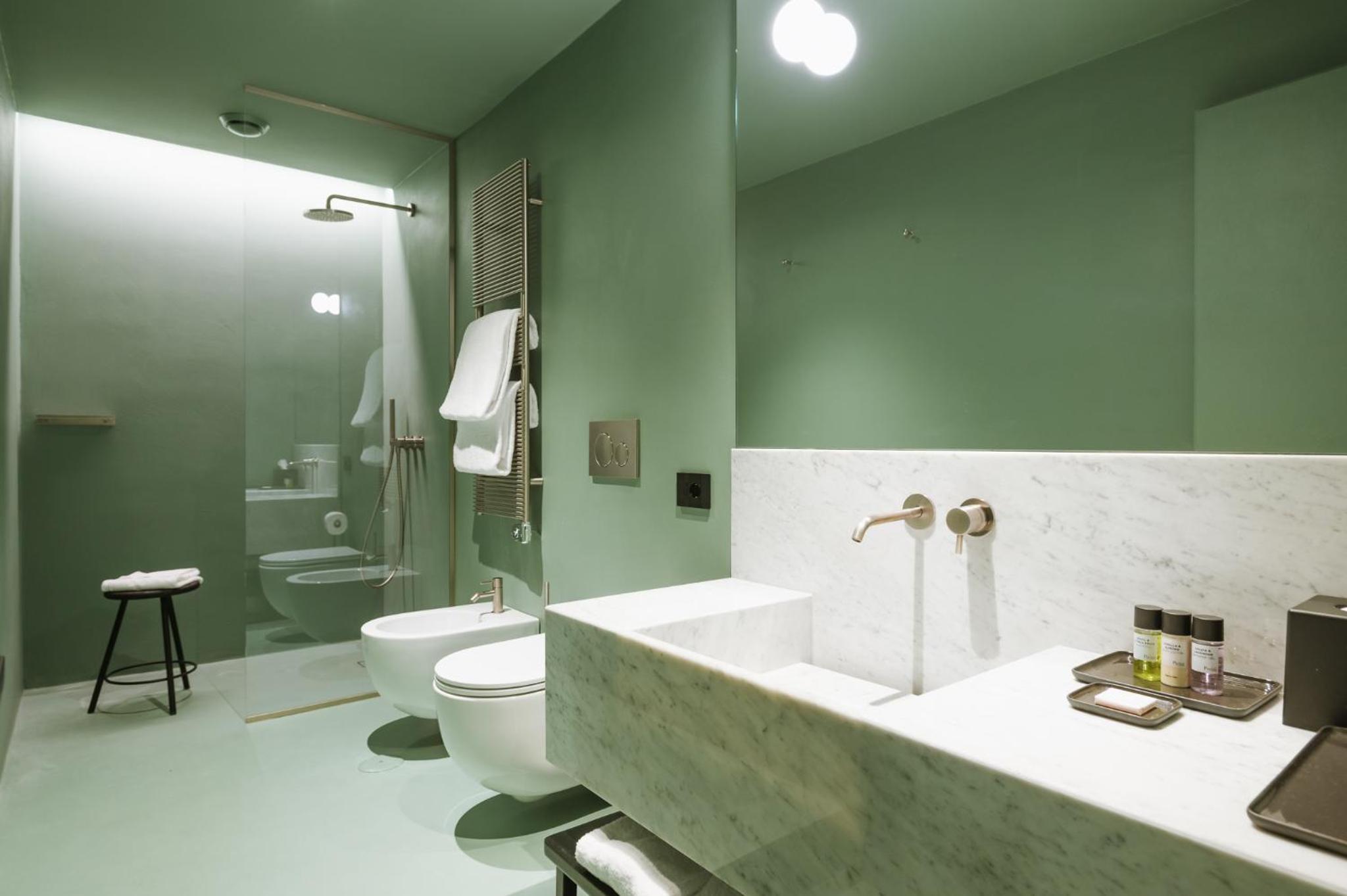 Superior King Suite photo 3