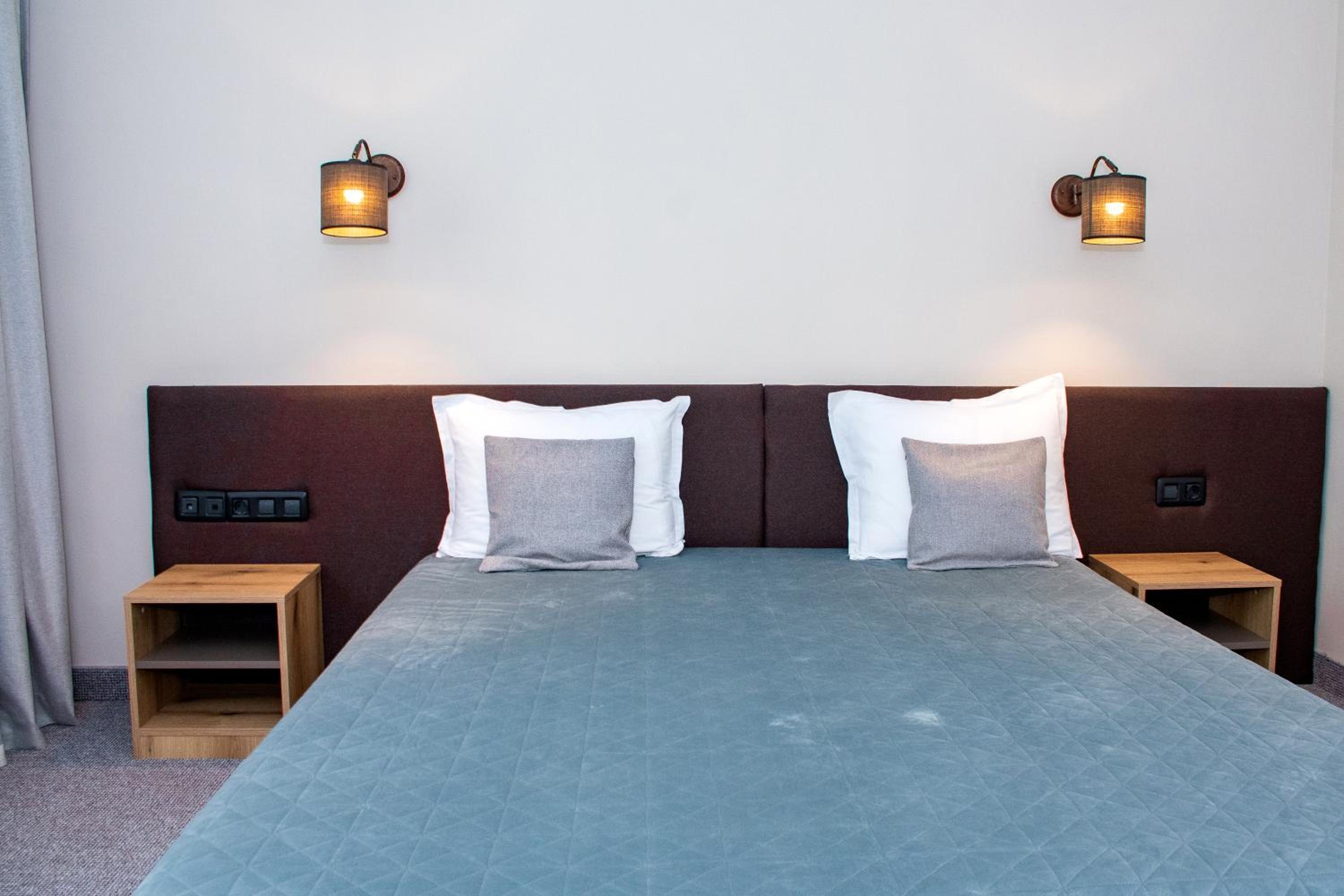 Deluxe One-Bedroom Suite with Balcony photo 1