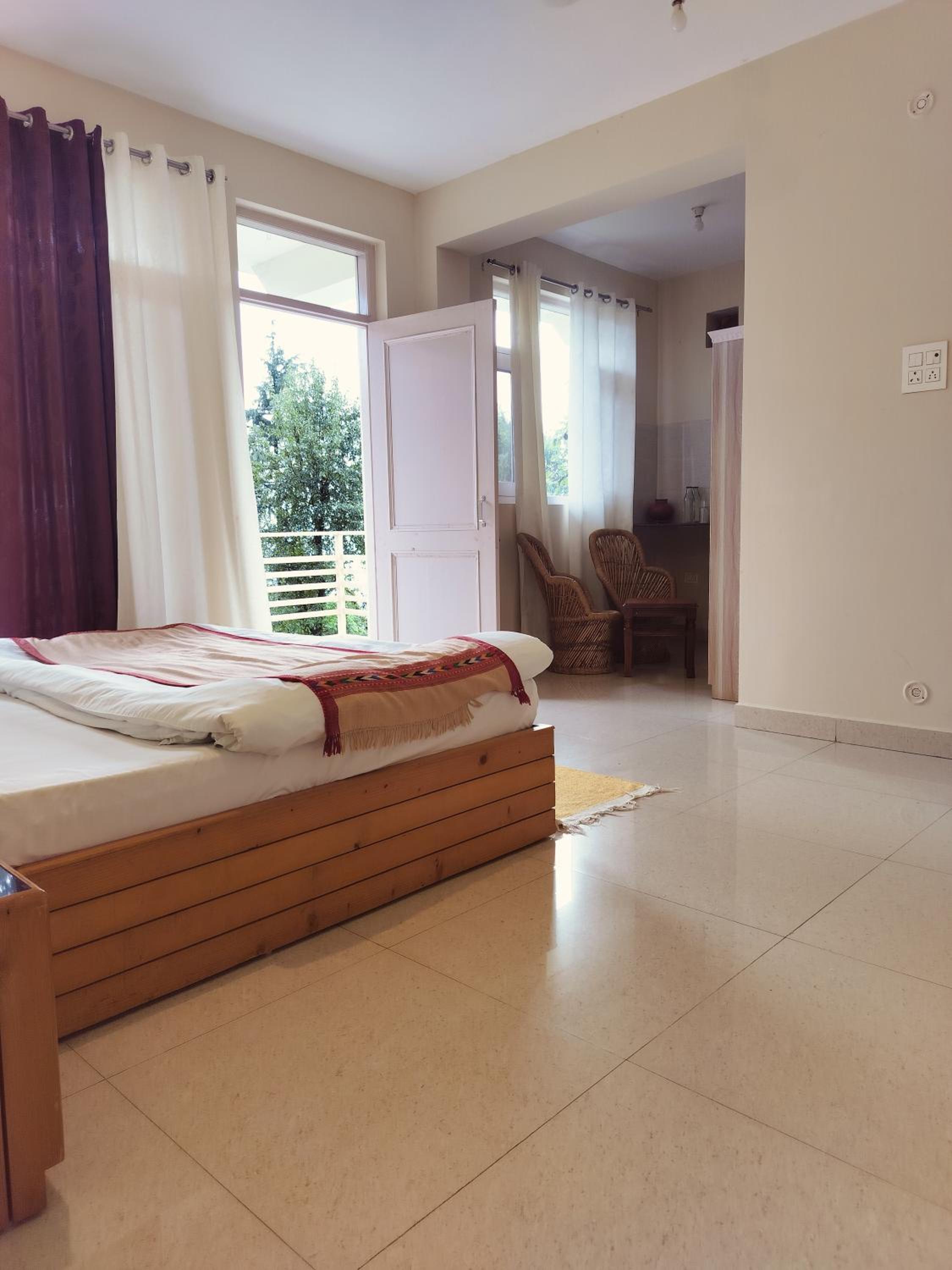 Deluxe Double Room with Balcony - Photo 2