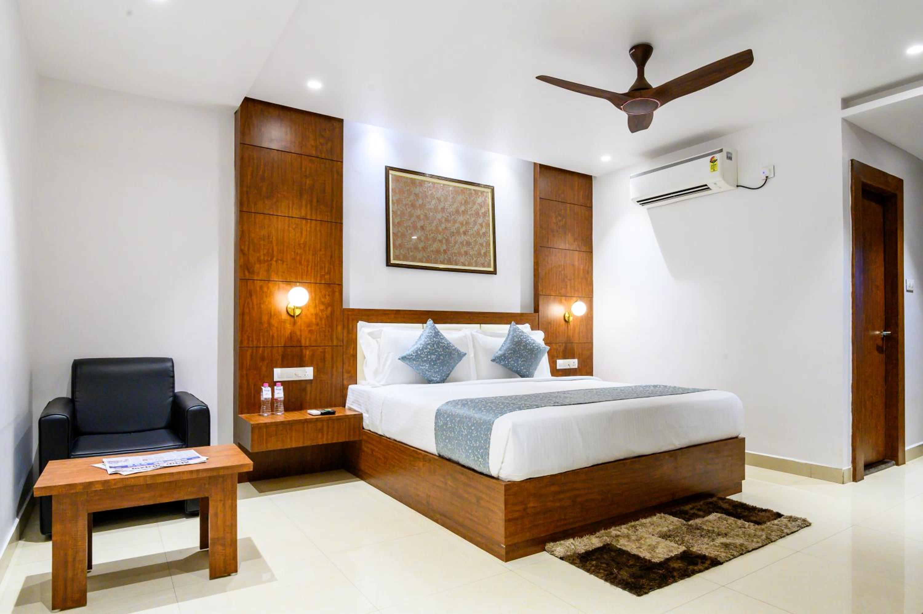 Queen Room photo 1