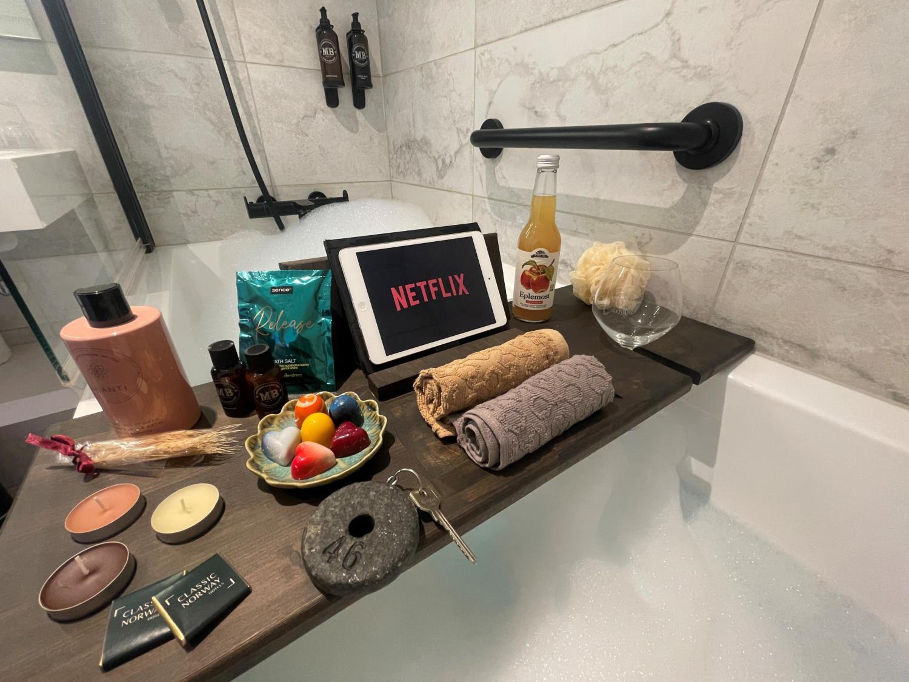 Double Room with Bathtub - Photo 3