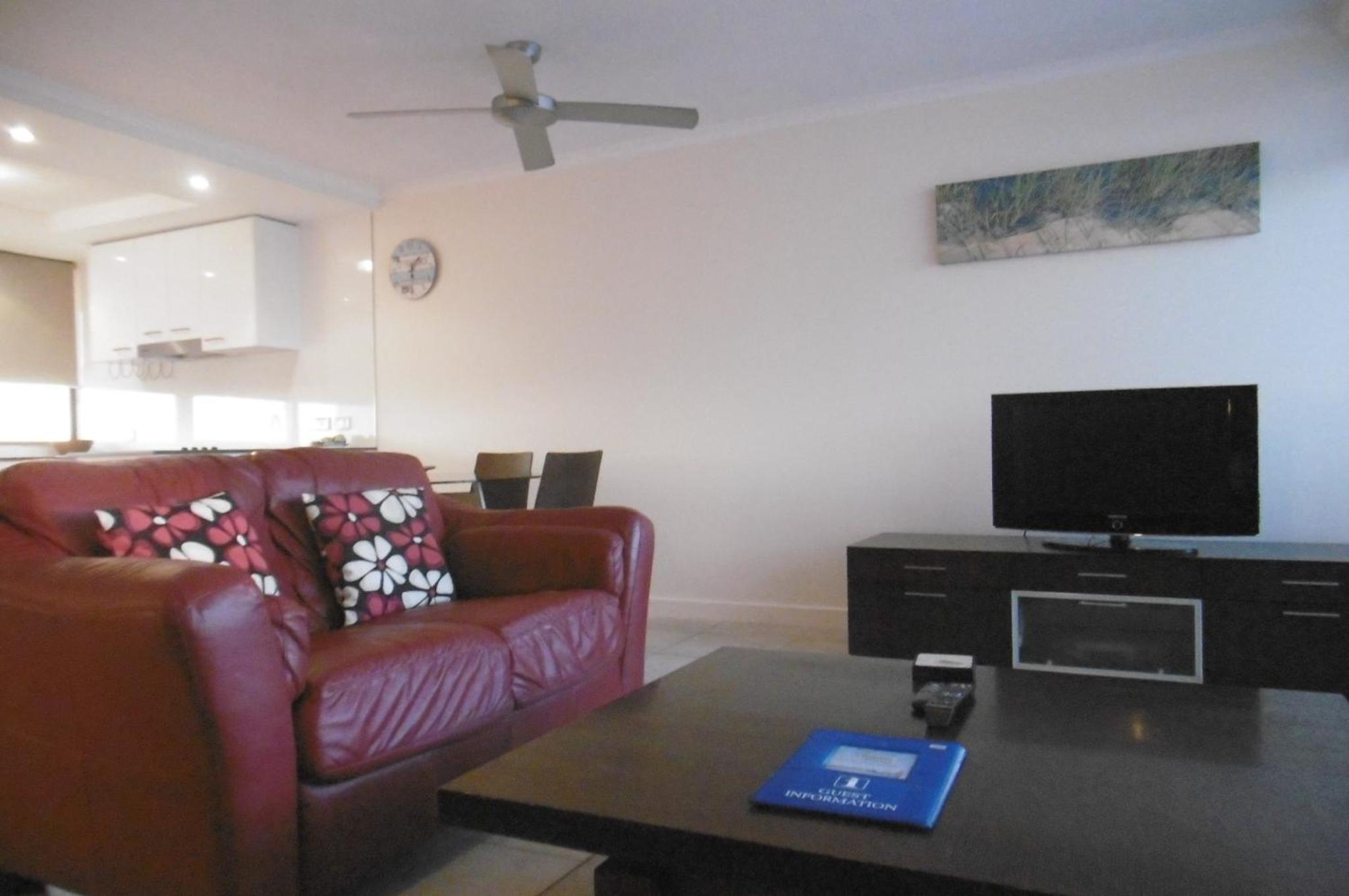 Deluxe Two-Bedroom Apartment With Ocean View photo 2