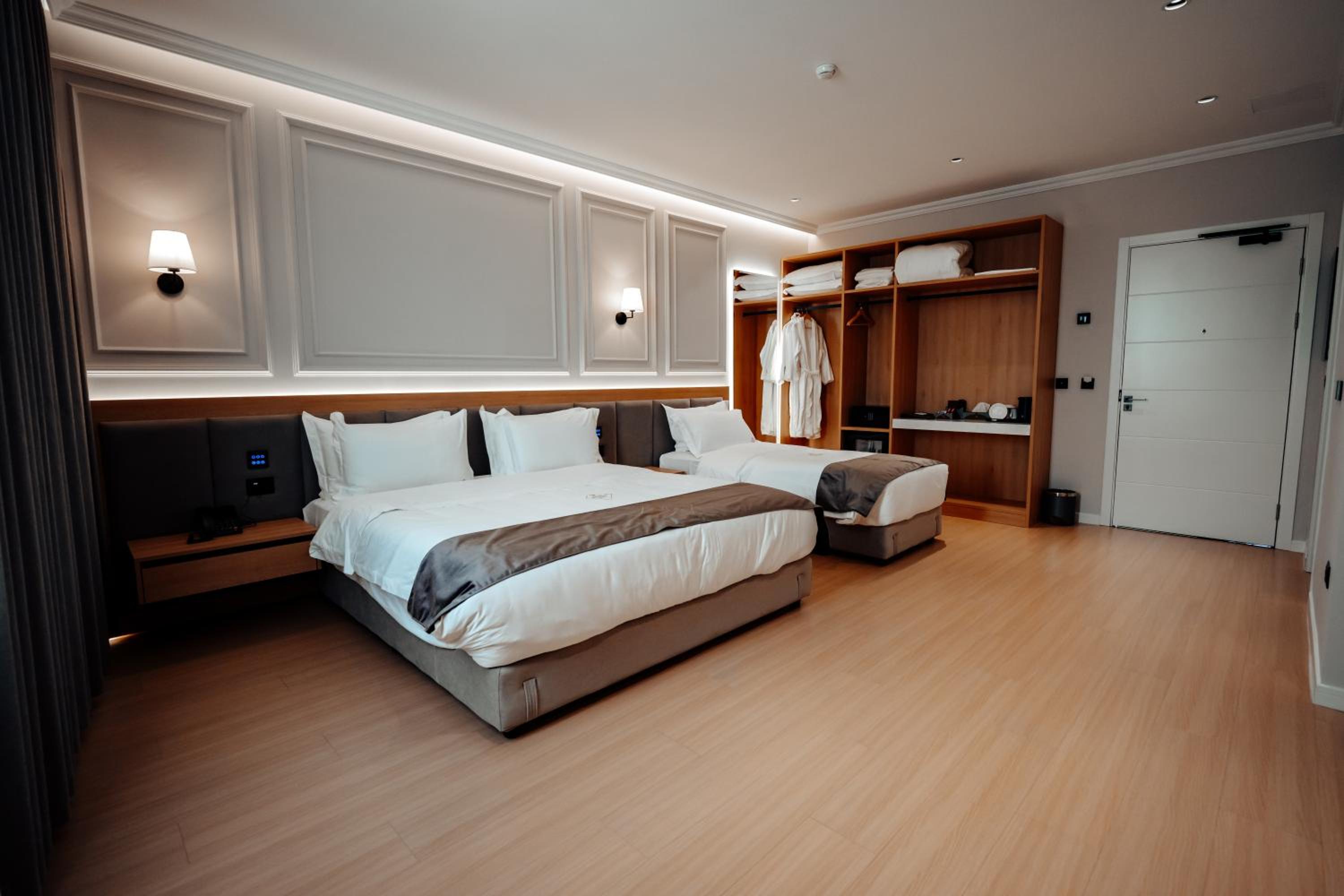 Deluxe Suite