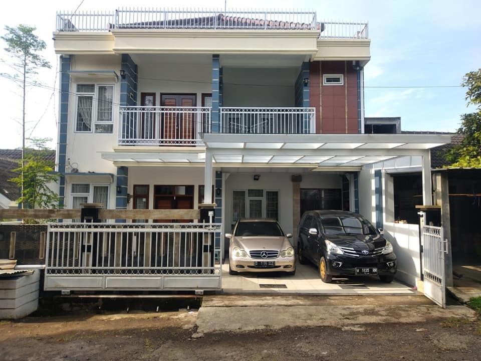 Four-Bedroom House photo 3