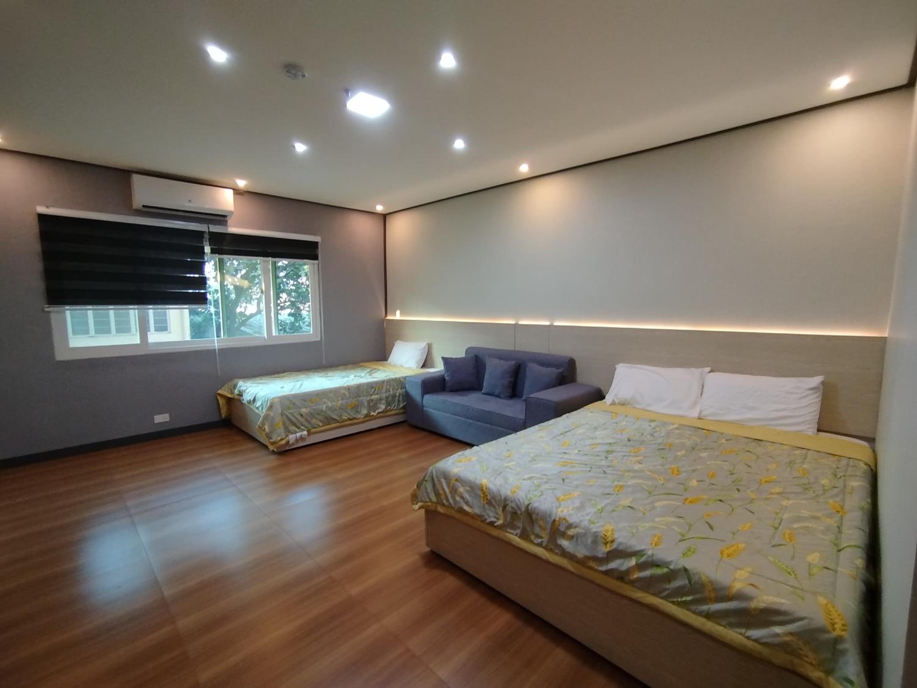 Deluxe Queen Suite - Photo 4