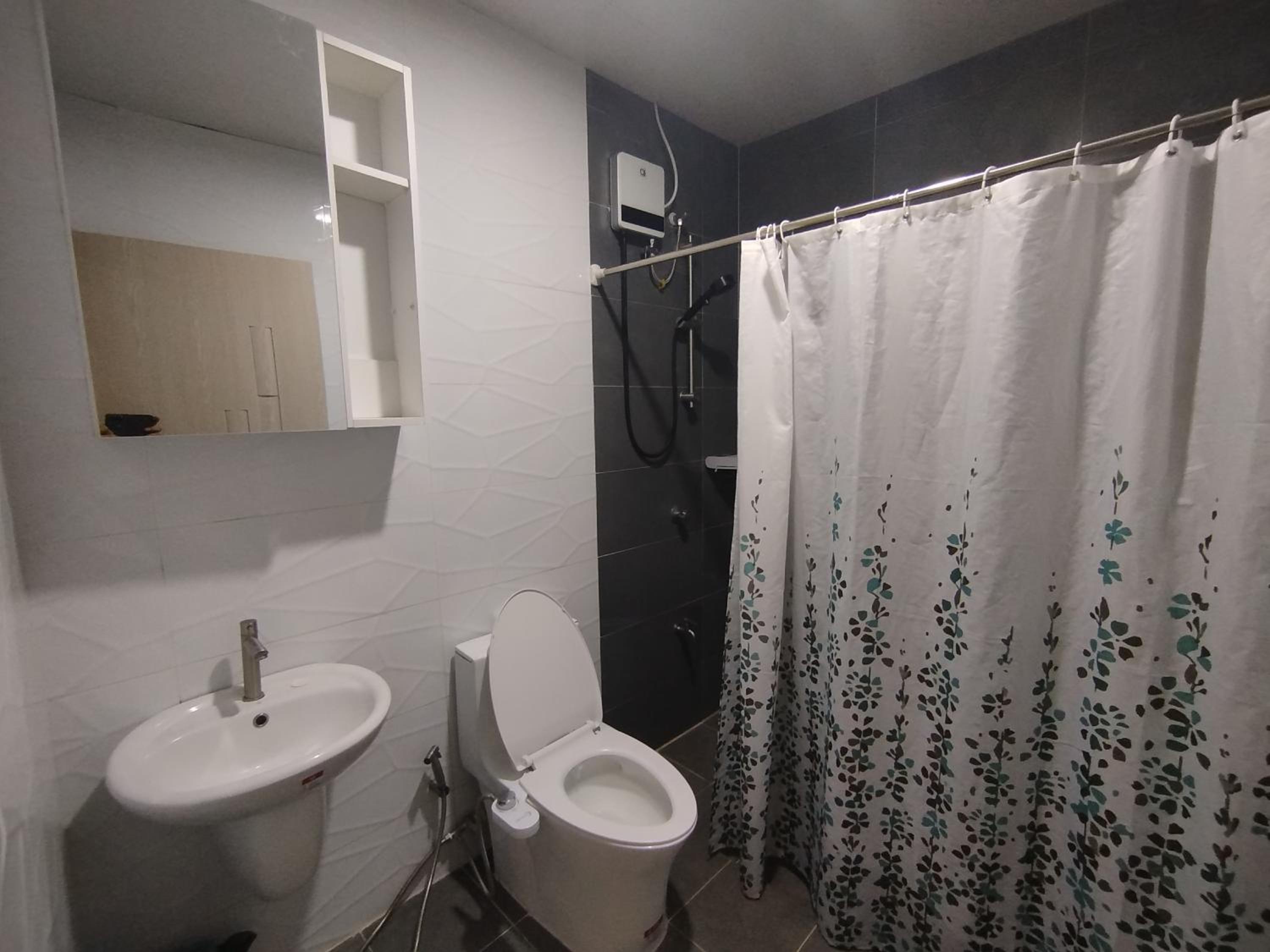 Deluxe Queen Suite - Photo 3