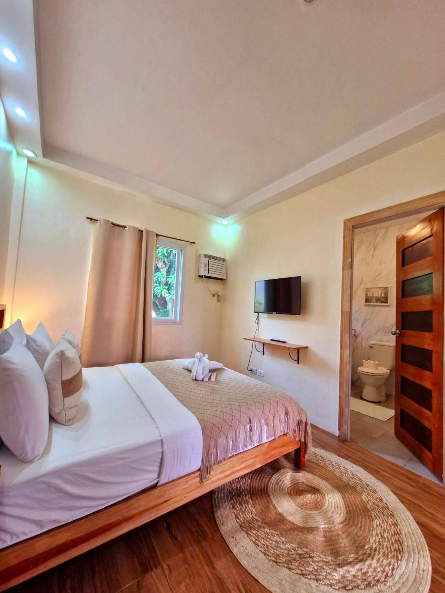One-Bedroom Apartment - Photo 3