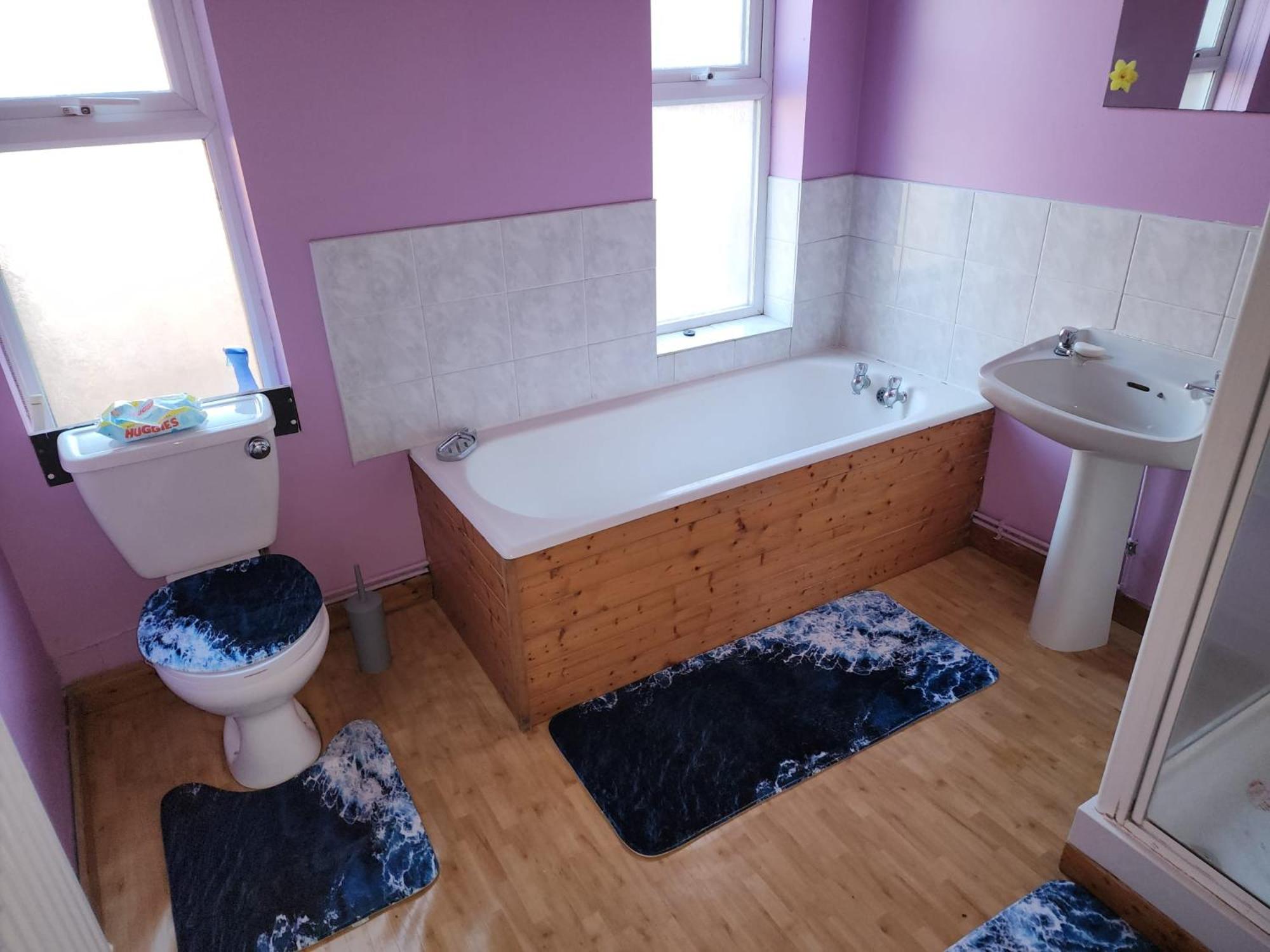 Double Room with Shared Bathroom photo 3