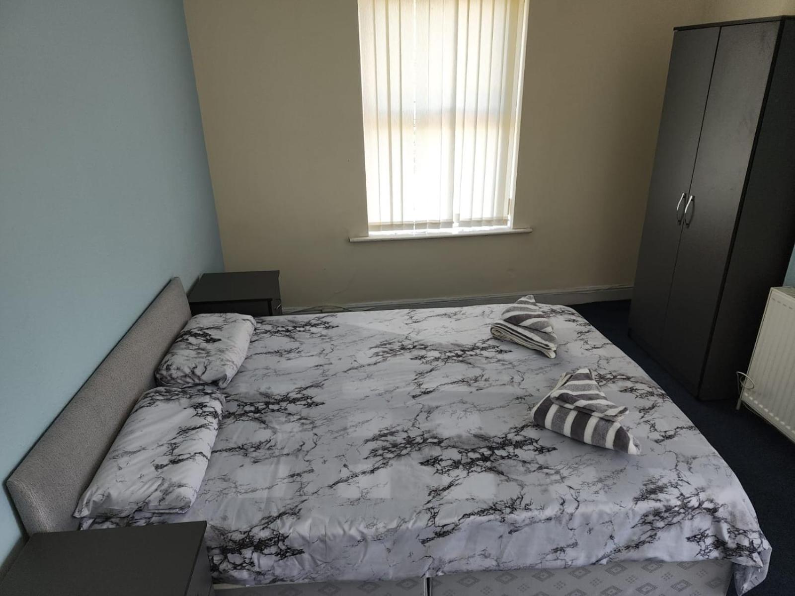 Double Room with Shared Bathroom photo 1