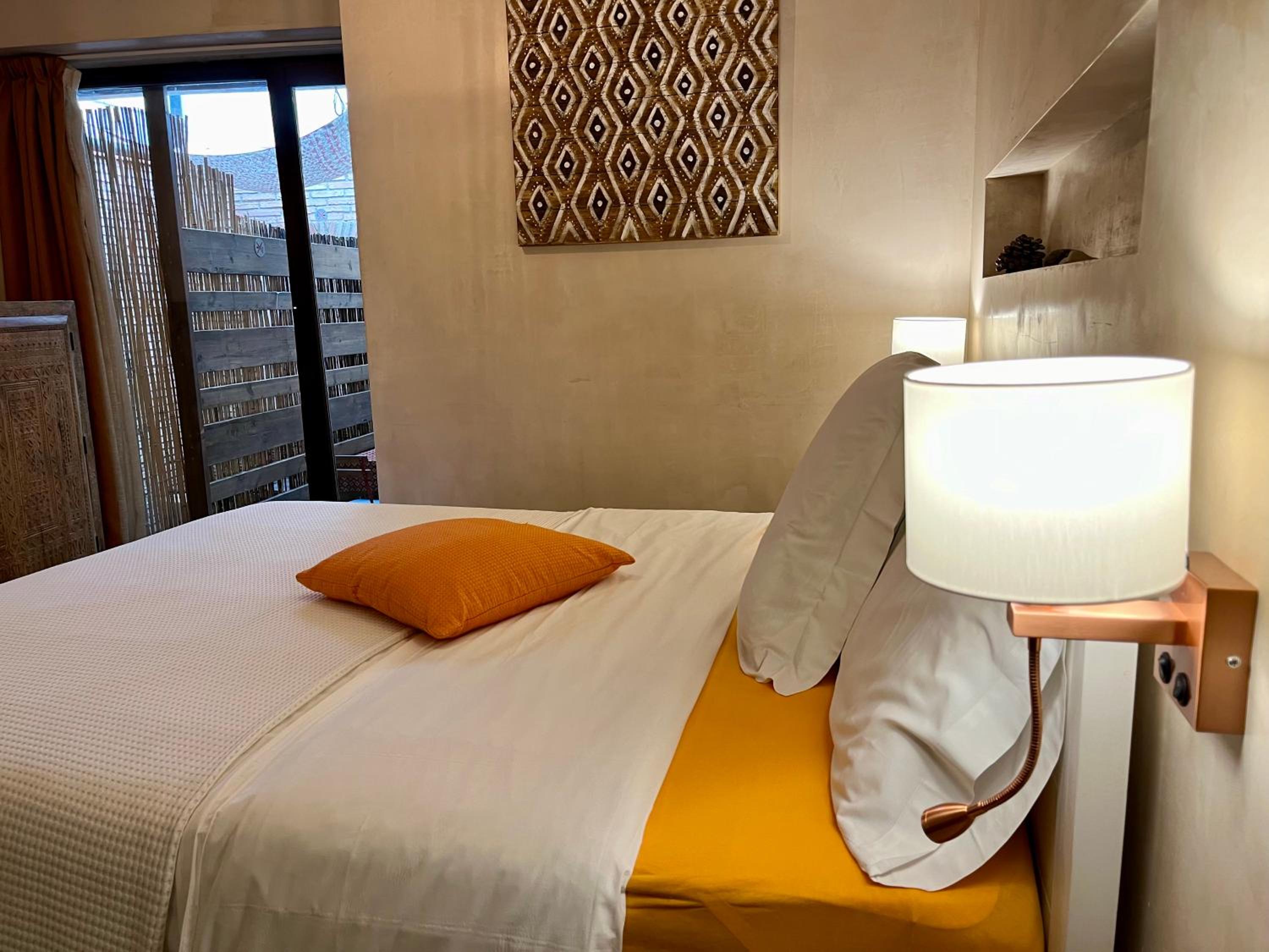 Deluxe Double Room - Photo 13