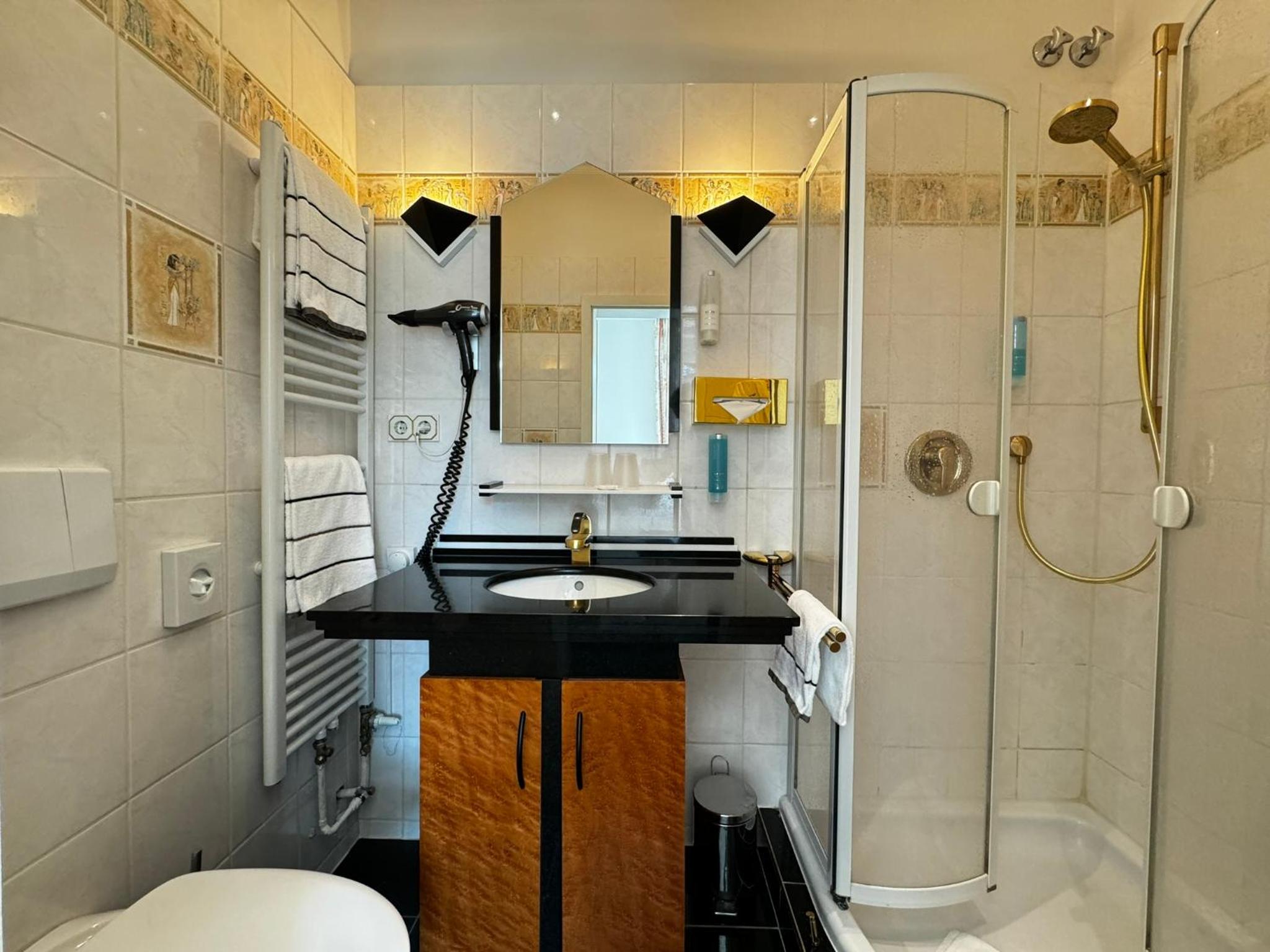 Standard Double Room - Photo 11