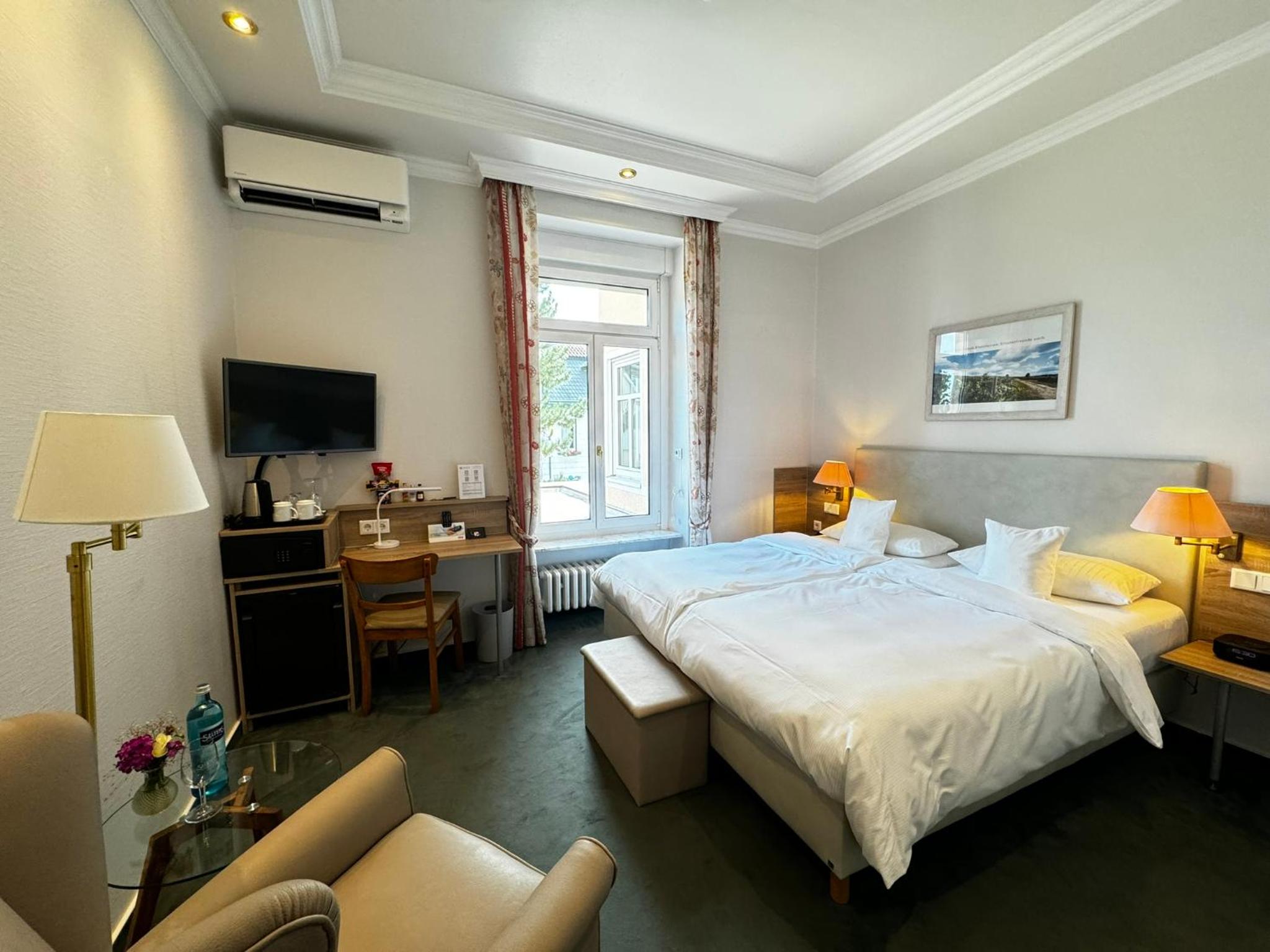 Standard Double Room - Photo 9