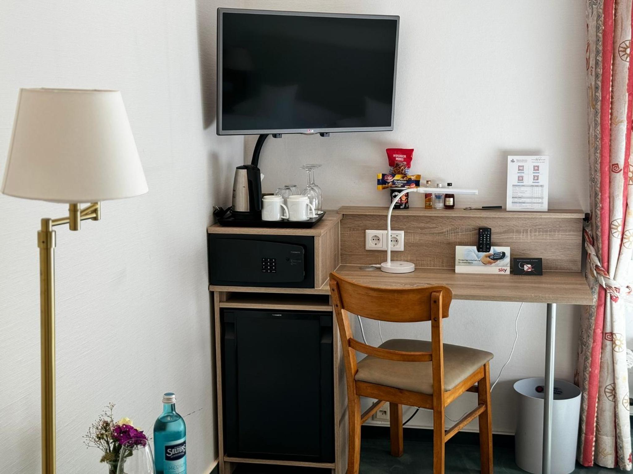 Standard Double Room - Photo 8
