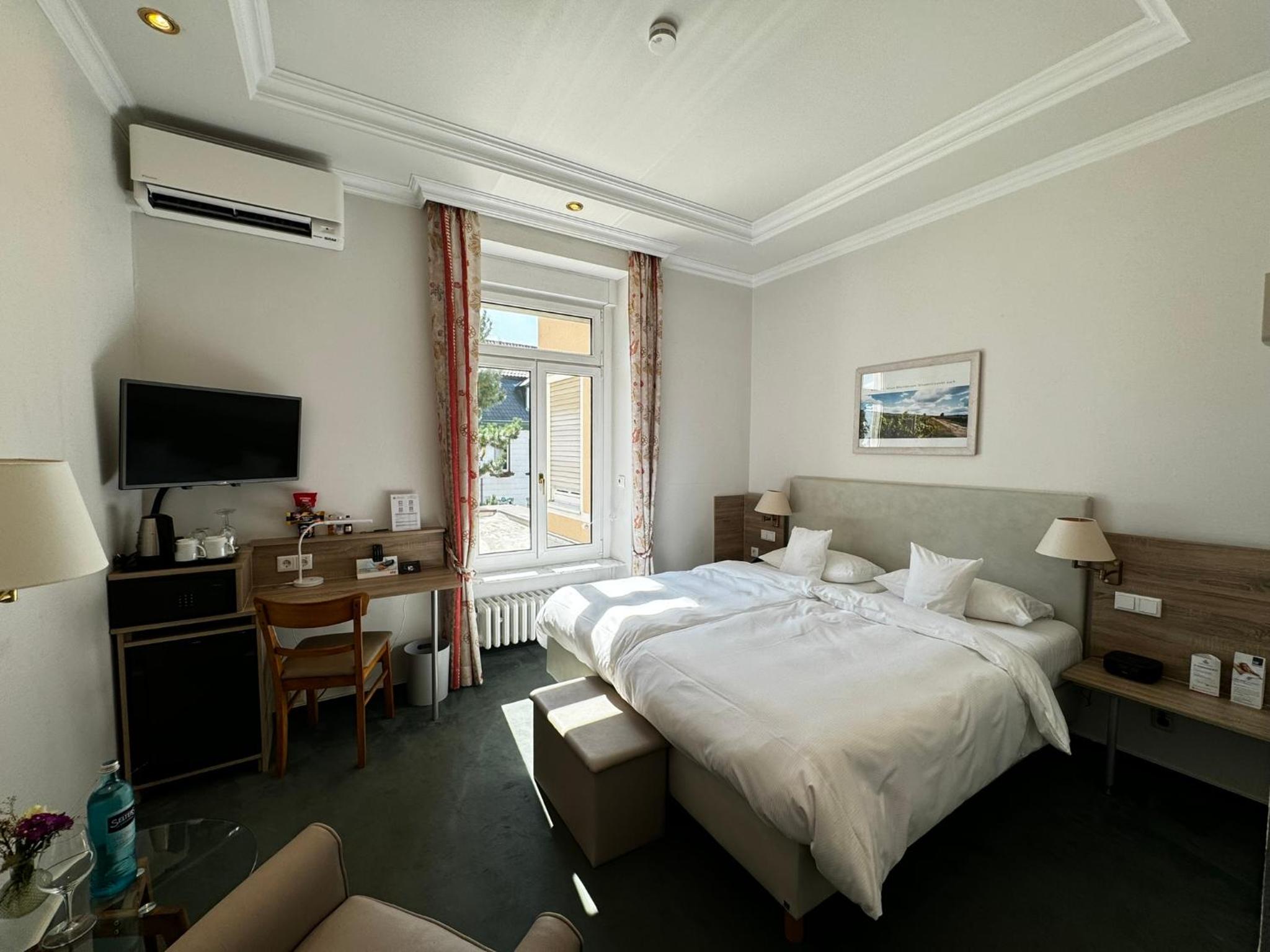 Standard Double Room - Photo 6