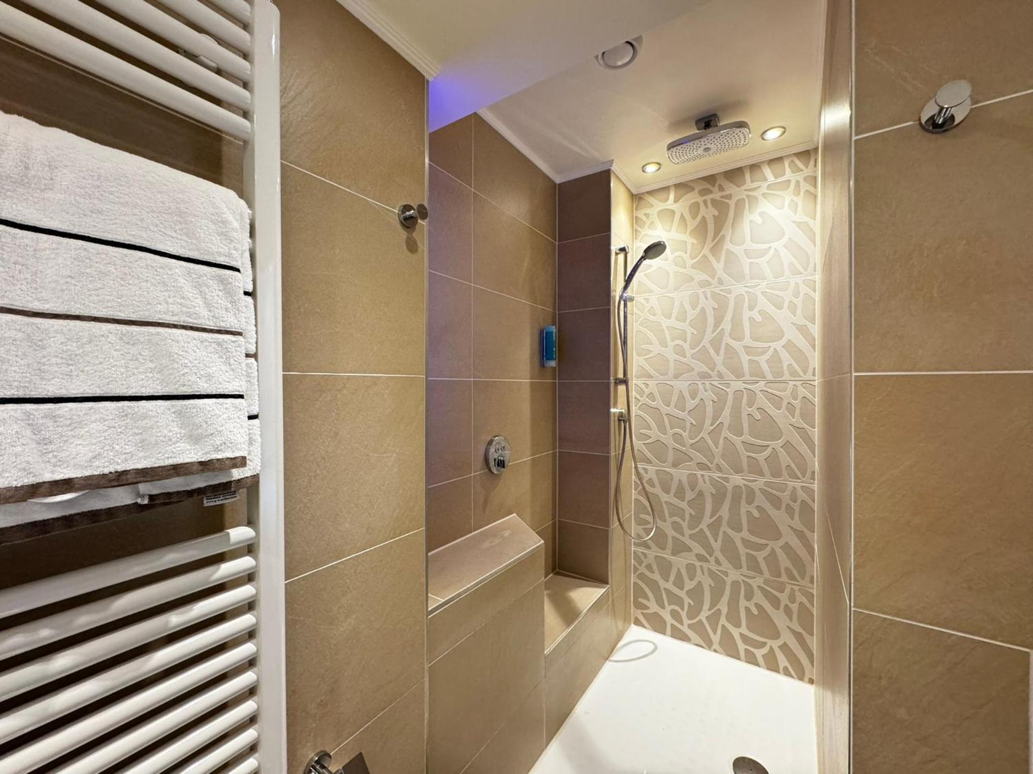 Standard Double Room - Photo 3