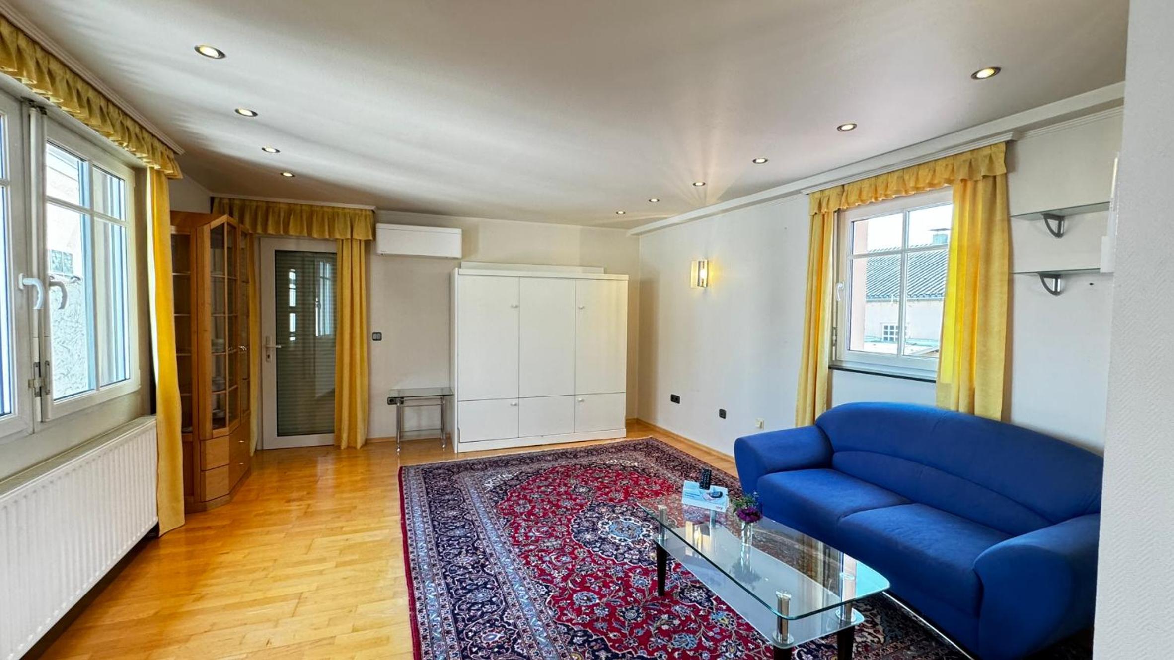 One-Bedroom Apartment - Photo 2
