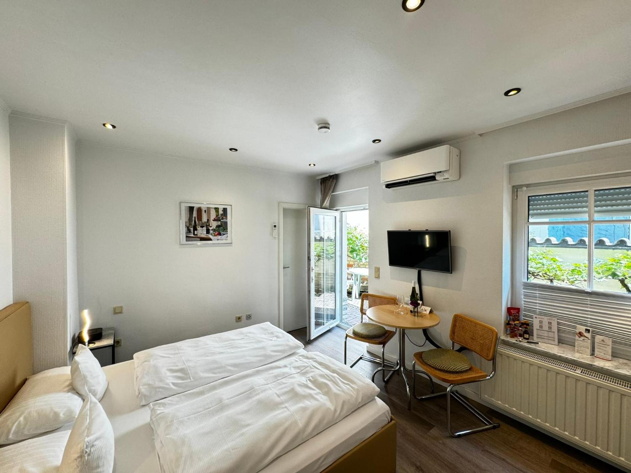 Economy Double Room - Photo 6