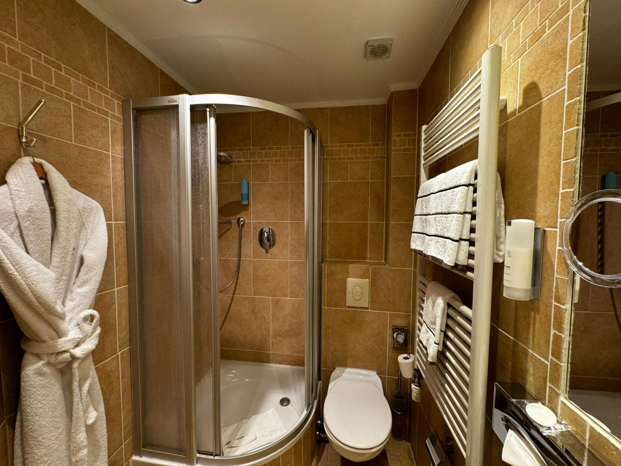 Standard Double Room - Photo 33