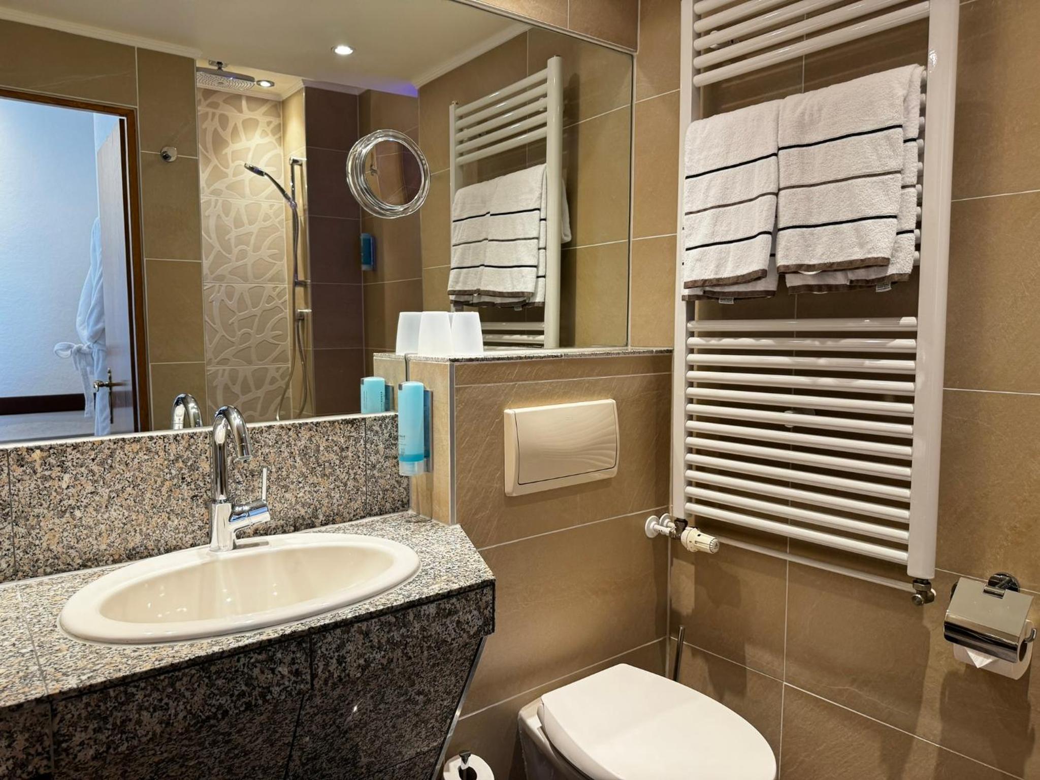 Standard Double Room - Photo 15