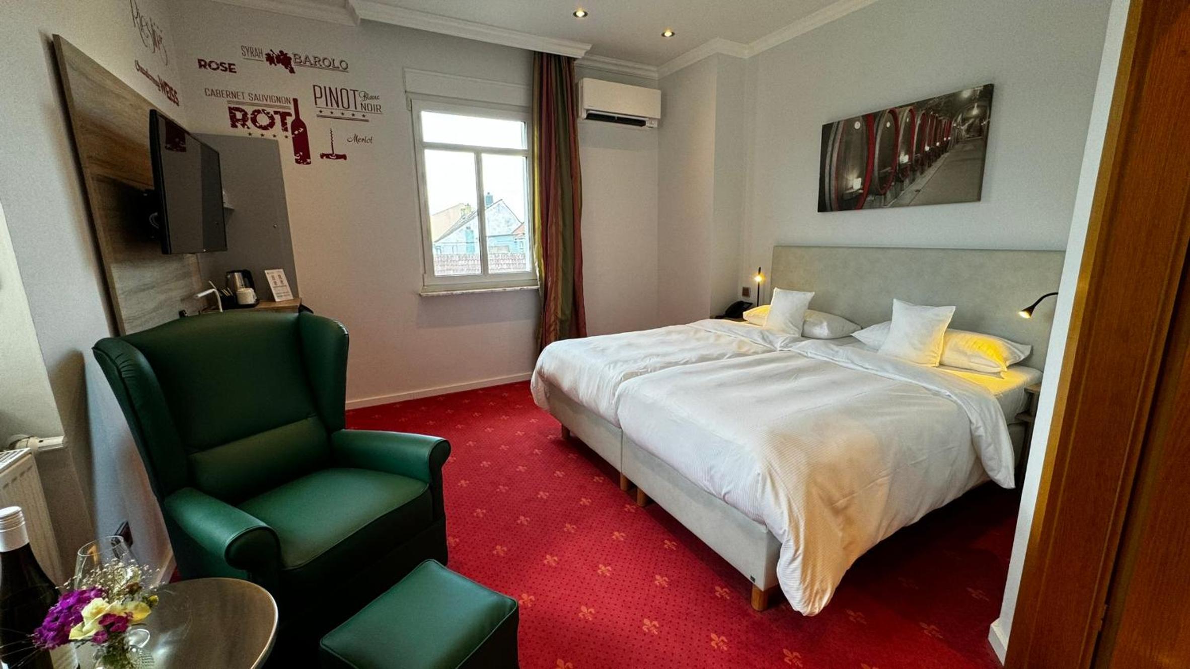 Standard Double Room - Photo 14