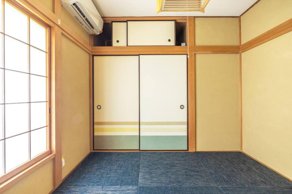 Three-Bedroom Apartment photo 2