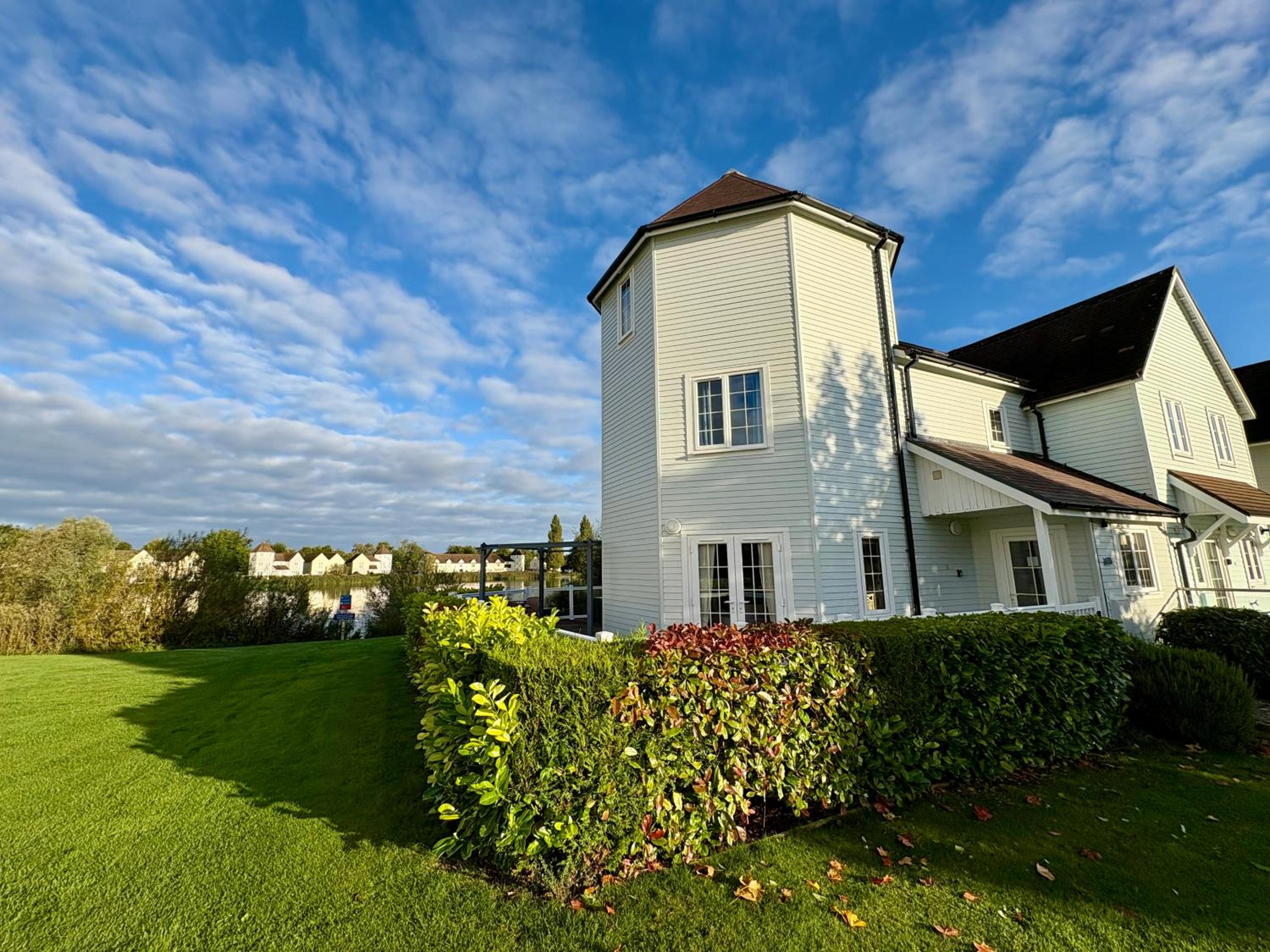 Three-Bedroom House photo 2