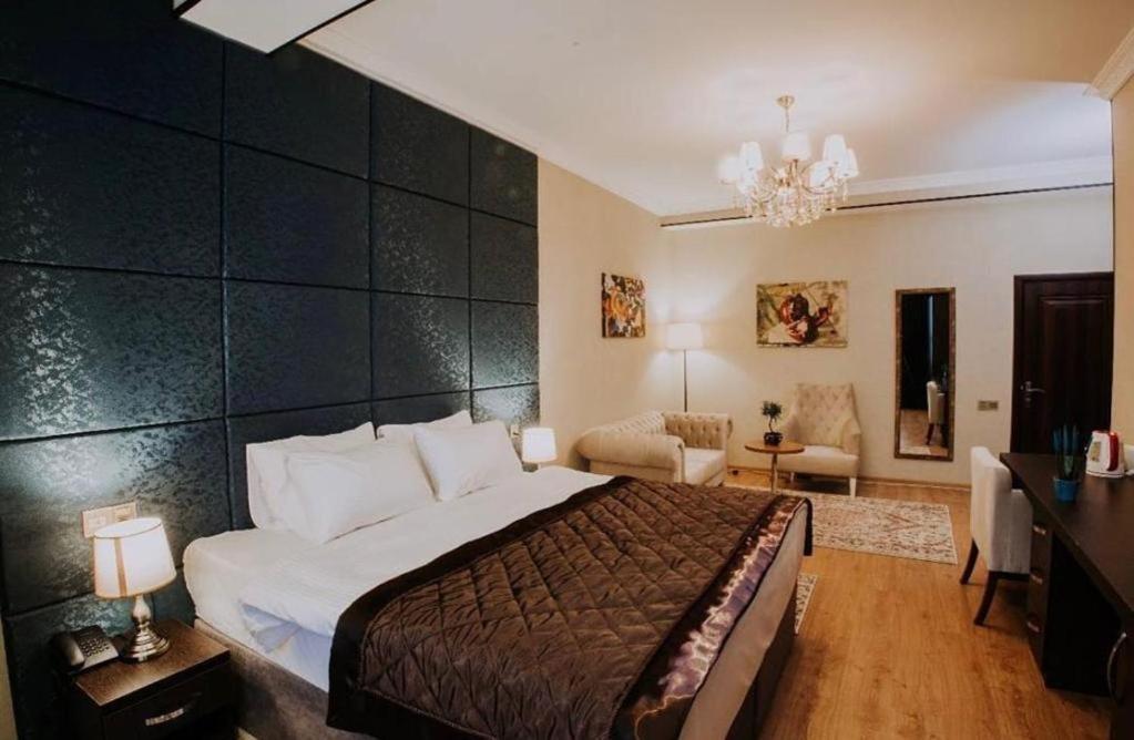 Large Double Or Twin Room